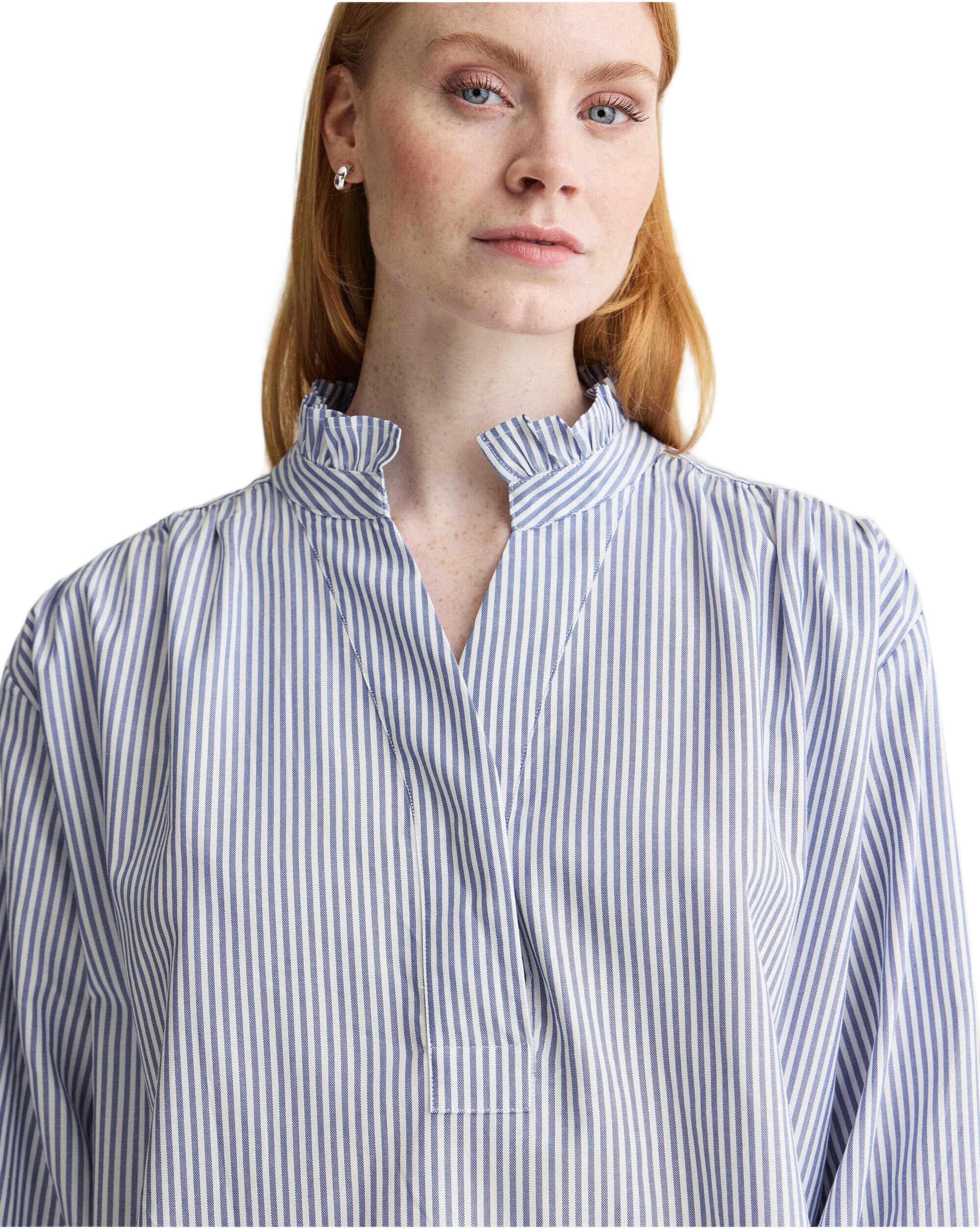 Margaux Oxford Blouse, från Newhouse, i färgen marinblå.