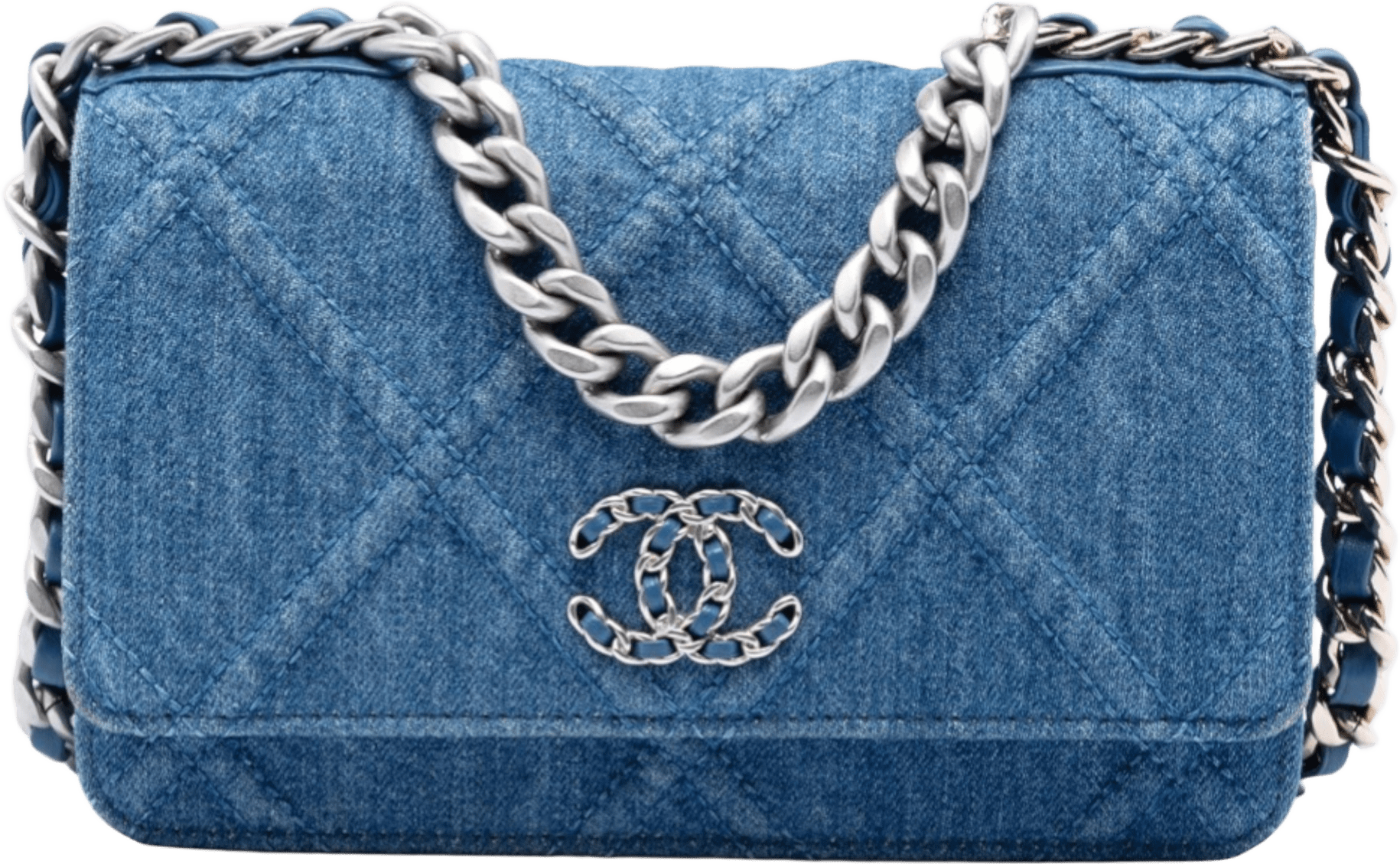 Chanel Denim 19 Flap Wallet On Chain, från Luxclusif, i färgen blue.