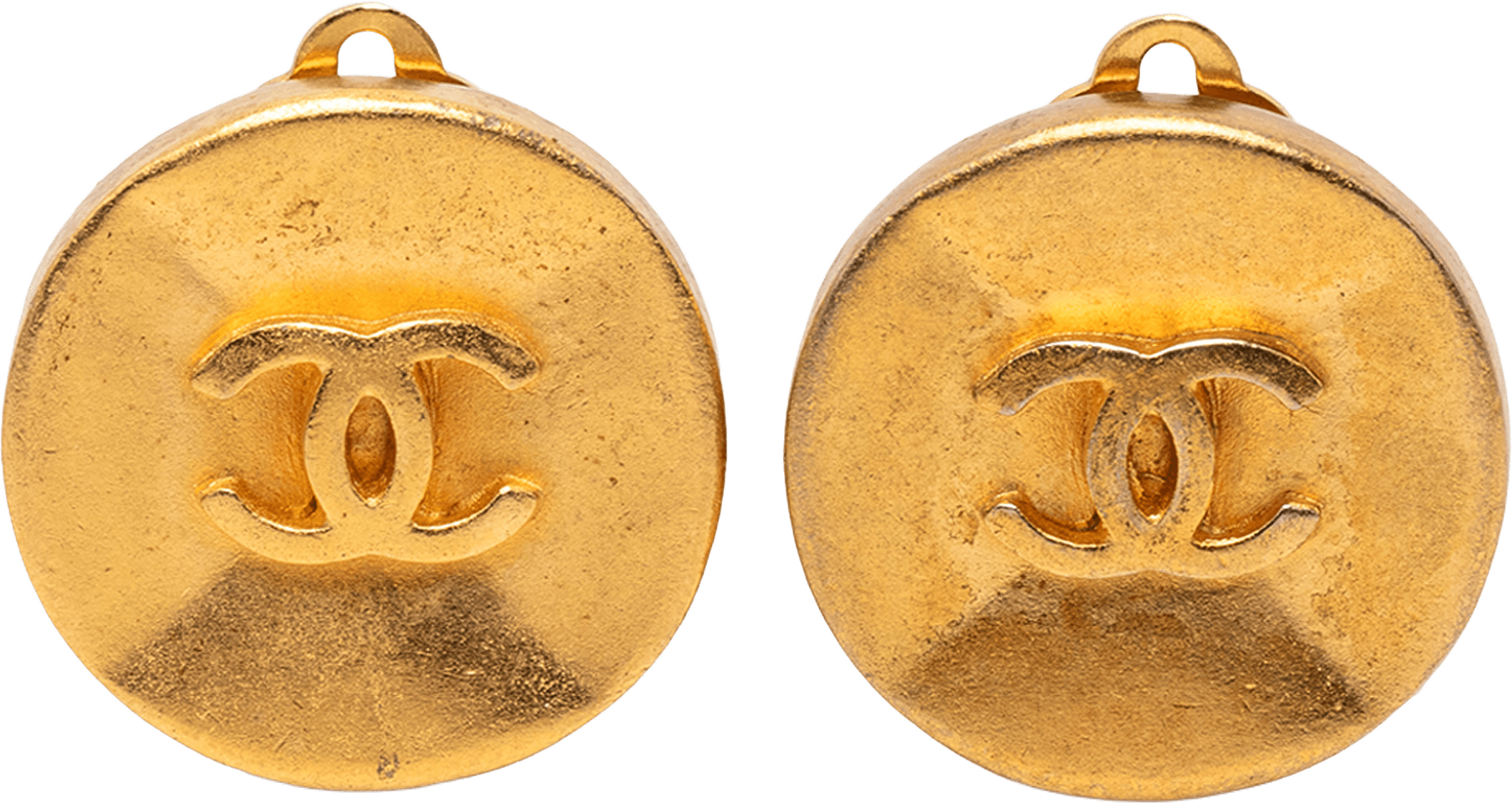 Chanel Gold Plated Cc Round Clip On Earrings, från Luxclusif, i färgen gold.