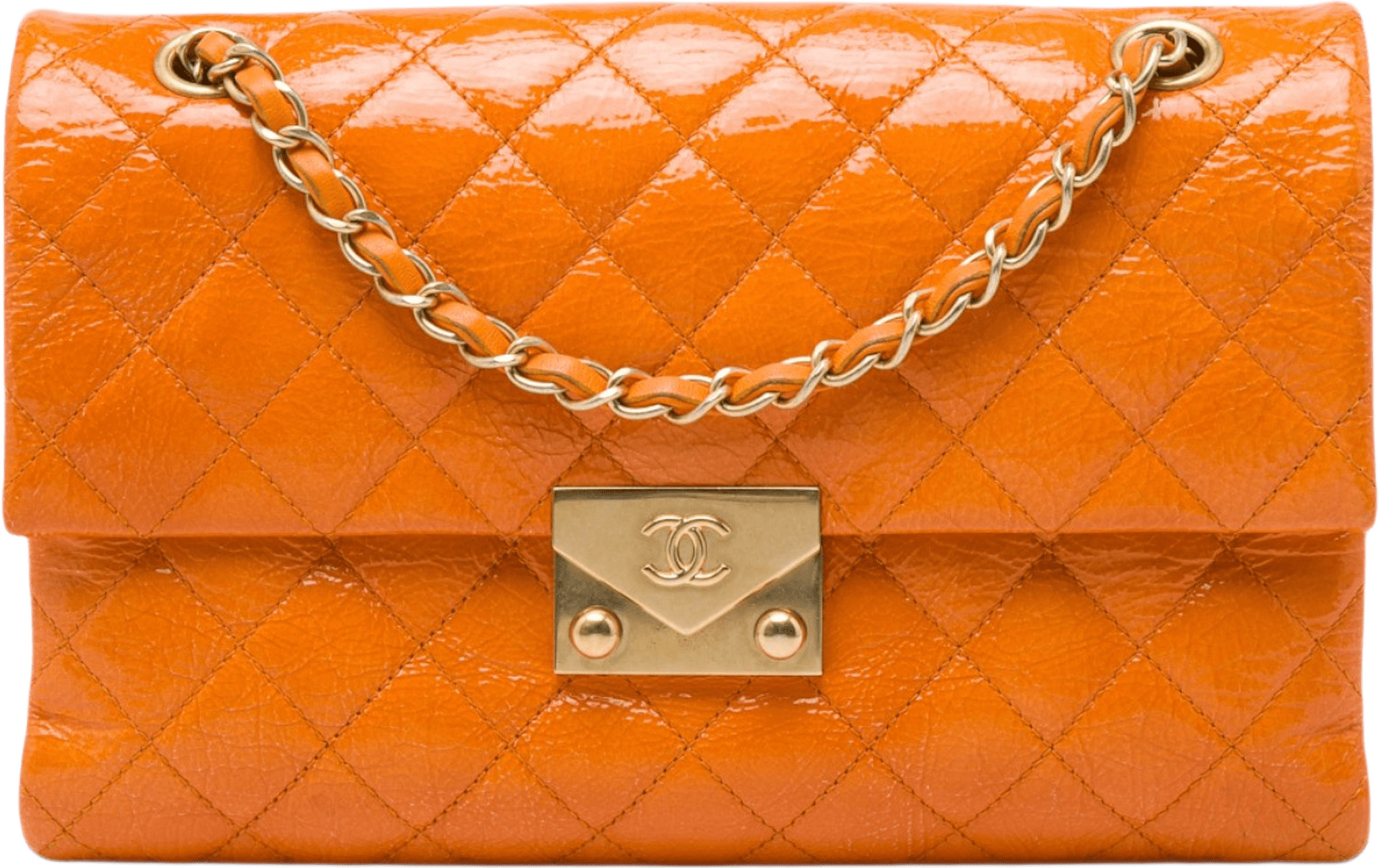 Chanel Medium Quilted Crinkled Patent Pagoda Accordion Flap, från Luxclusif, i färgen orange.