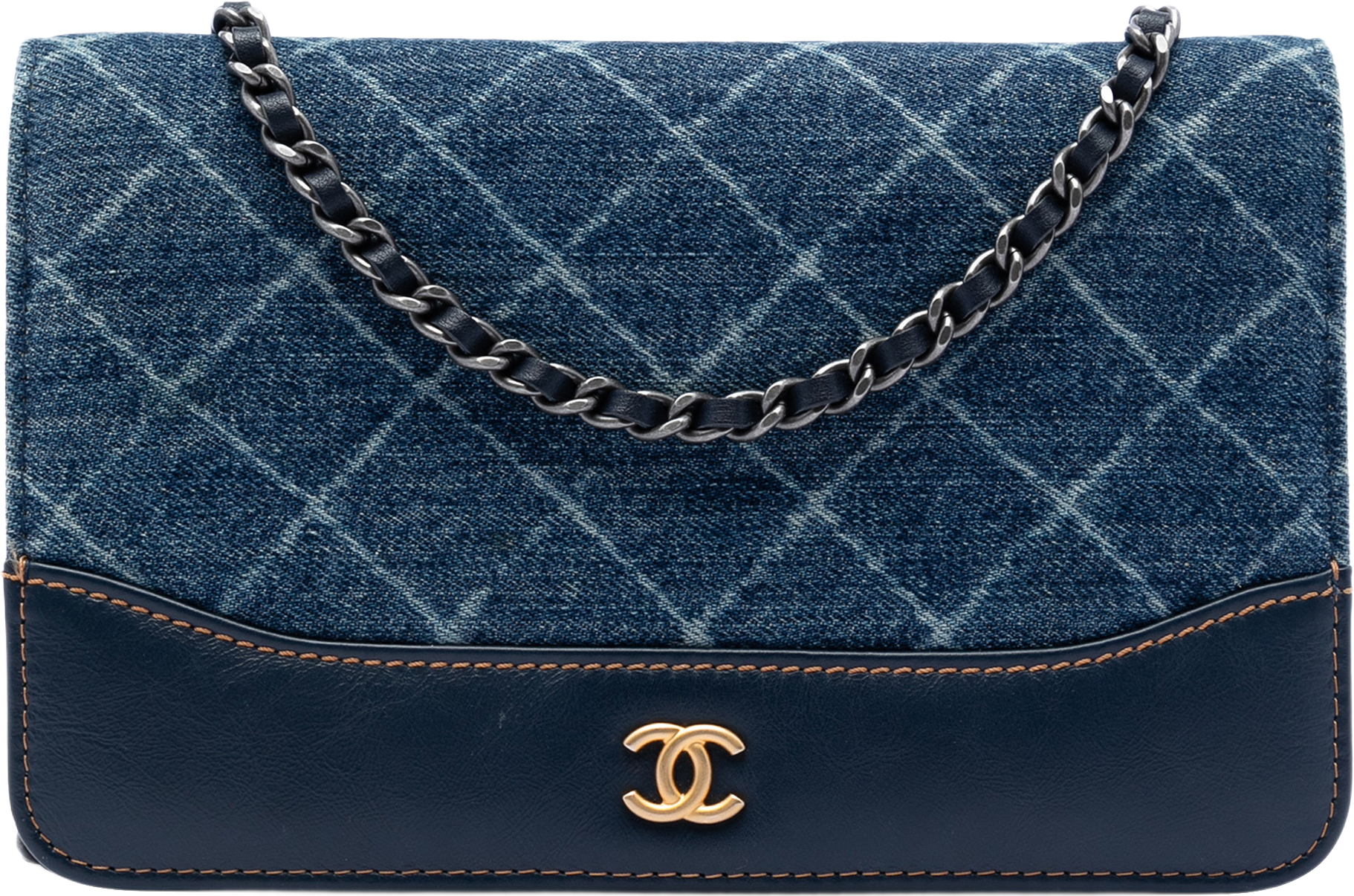 Chanel Printed Denim And Calfskin Gabrielle Wallet On Chain, från Luxclusif, i färgen denim.