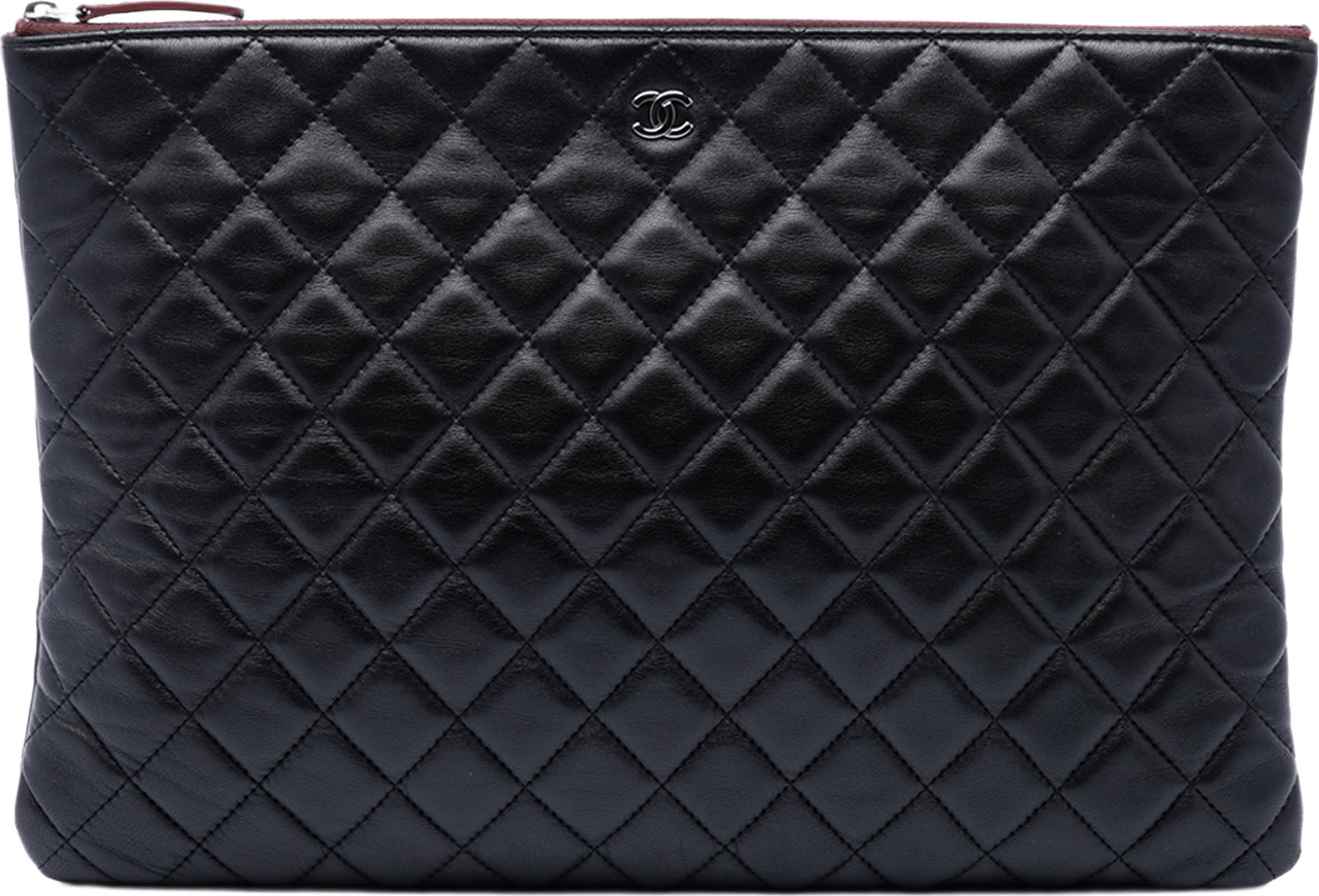 Chanel Large Quilted Lambskin O Case Clutch, från Luxclusif, i färgen svart.