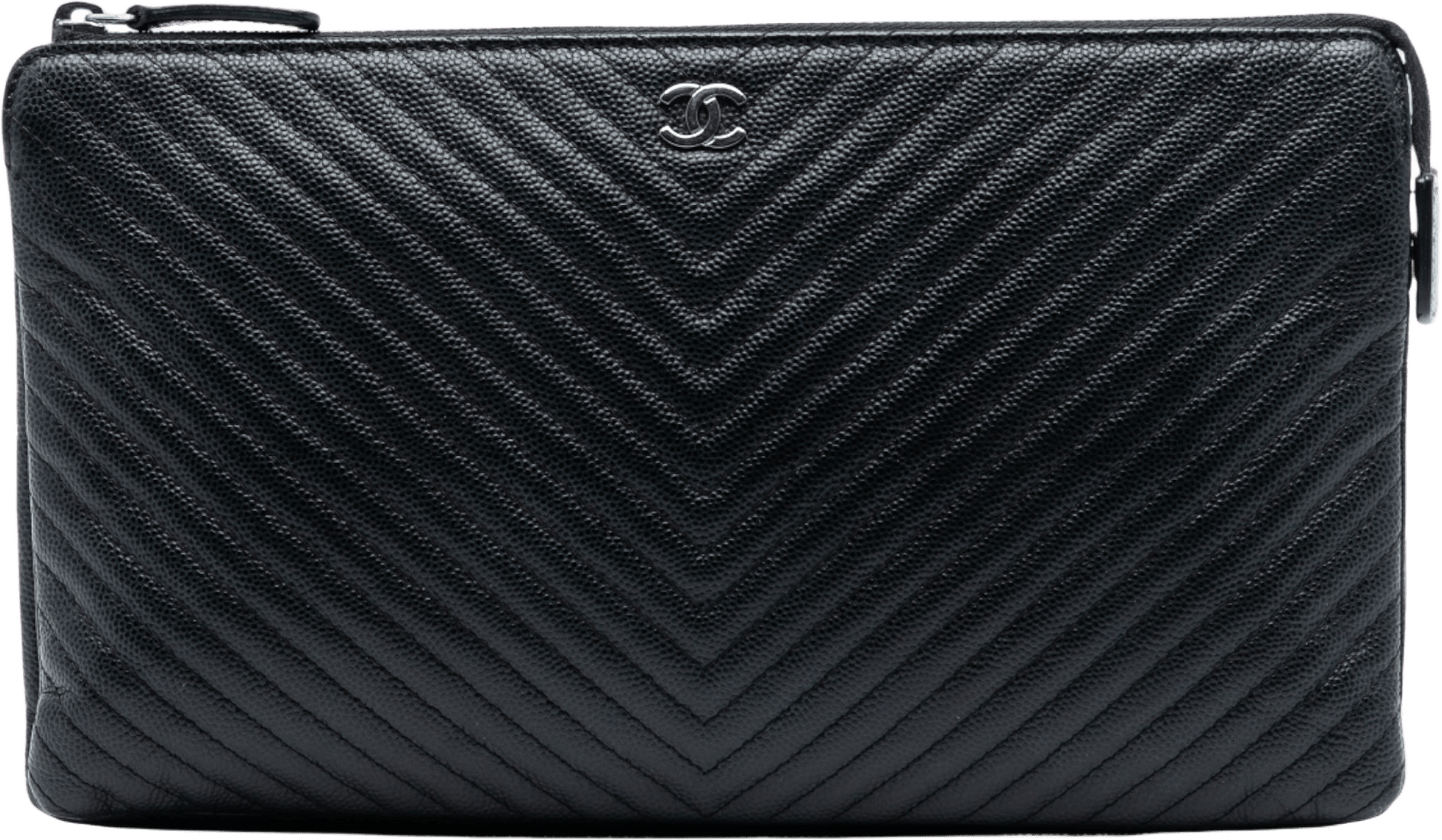 Chanel Cc Chevron Caviar Zip Clutch, från Luxclusif, i färgen black.