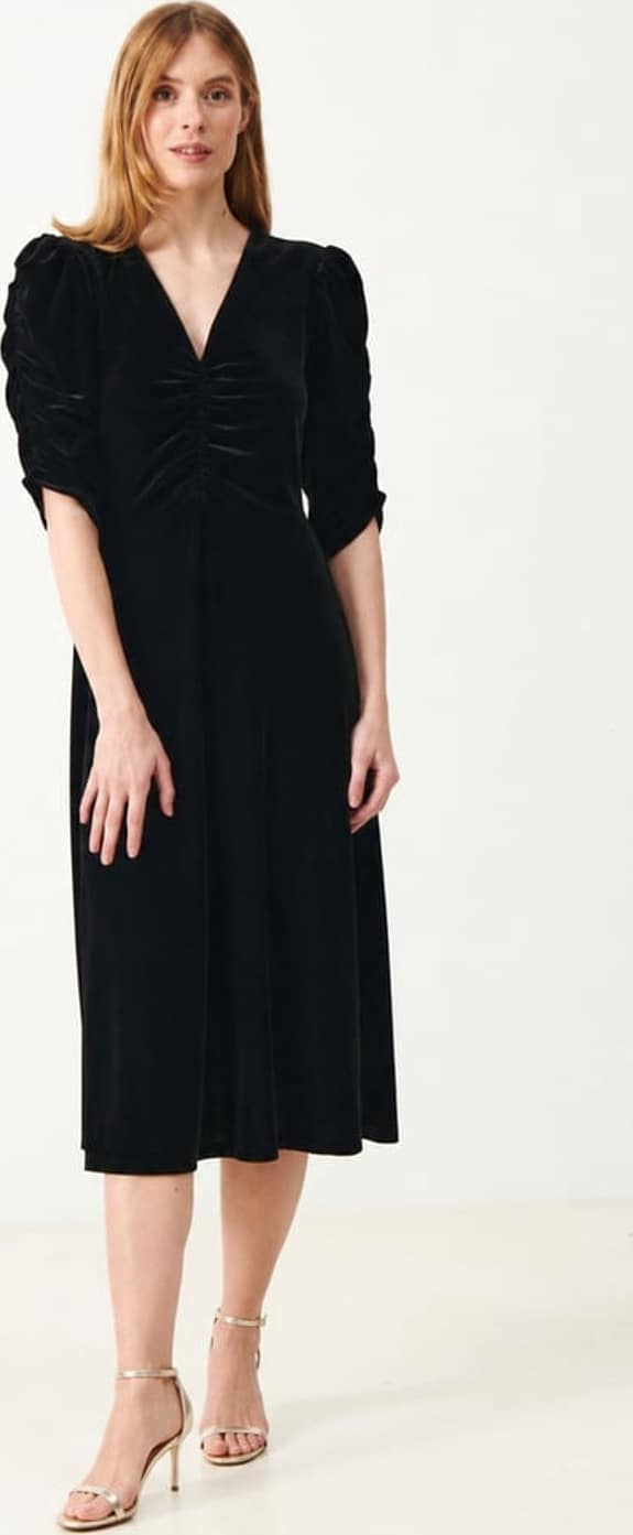 Kali Dress, från Jumperfabriken, i färgen black.