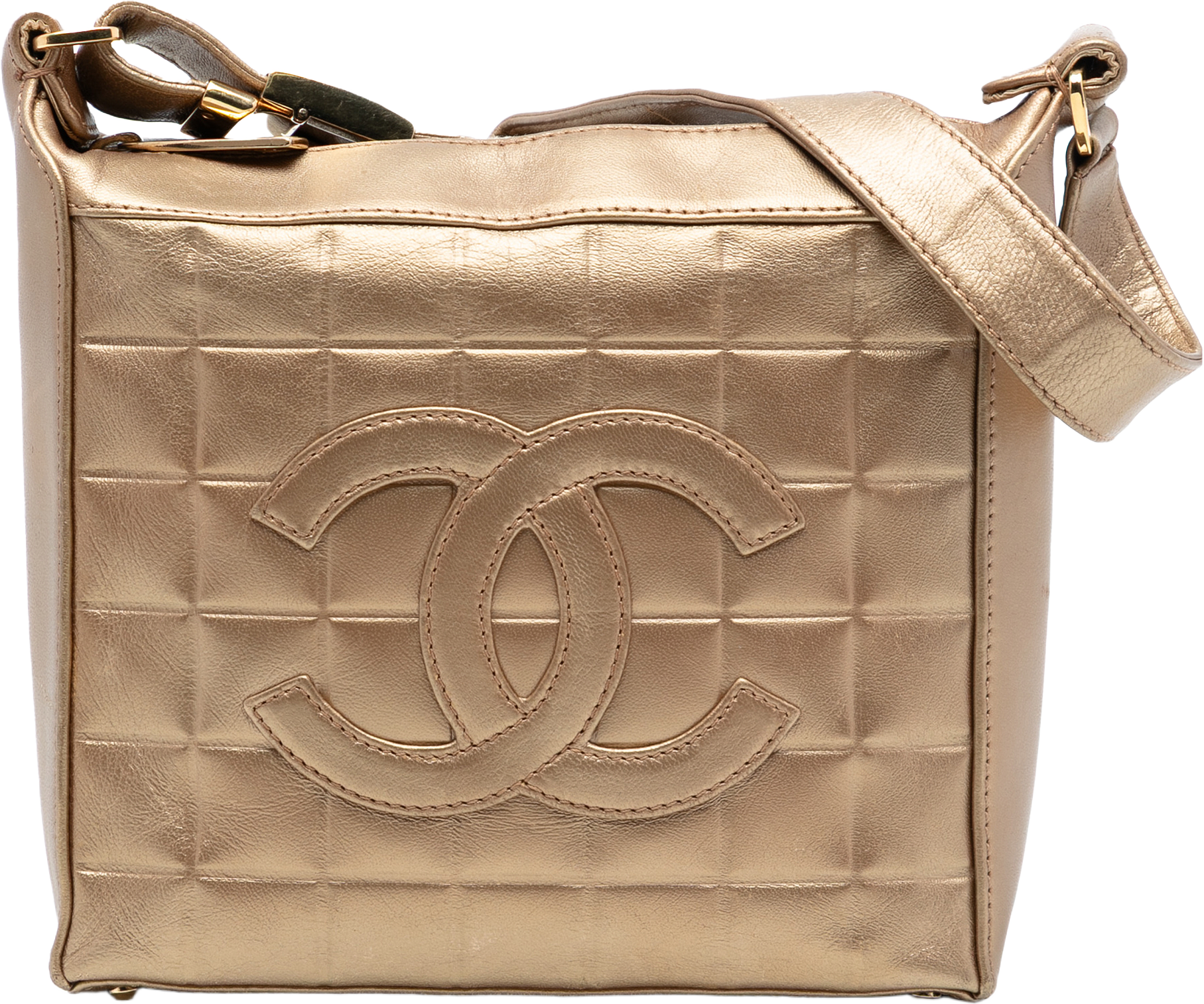 Chanel Cc Chocolate Bar Metallic Lambskin Shoulder Bag, från Luxclusif, i färgen gold.