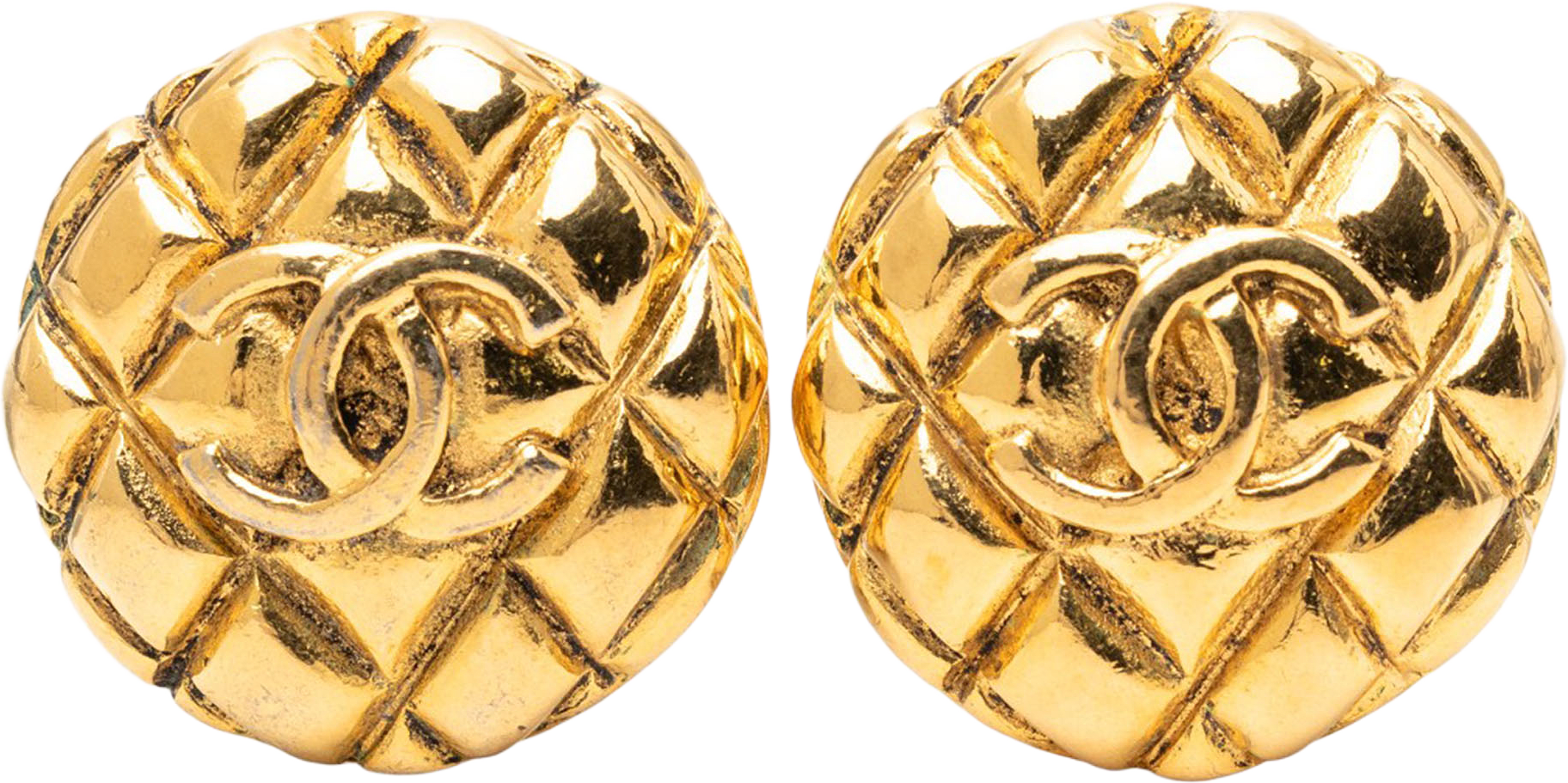Chanel Gold Plated Cc Quilted Round Clip On Earrings, från Luxclusif, i färgen gold.