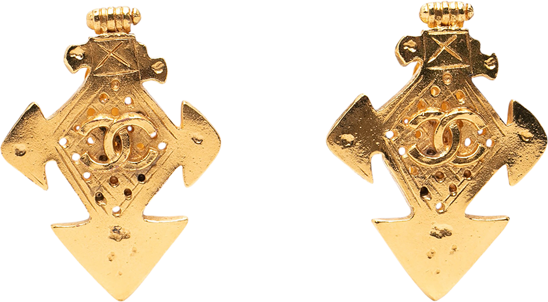 Chanel Cc Gold Plated Cross Clip On Earrings, från Luxclusif, i färgen gold.