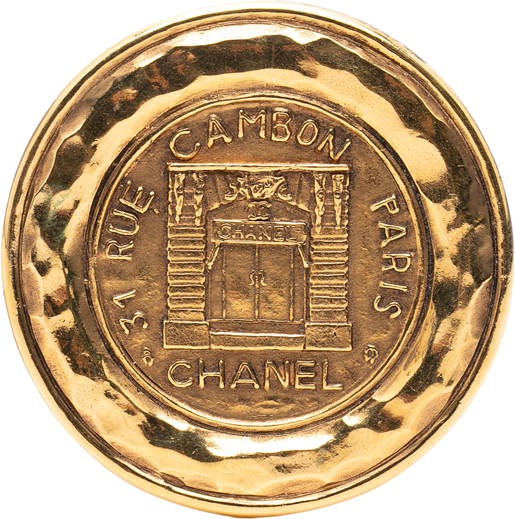 Chanel Gold Plated 31 Rue Cambon Round Brooch, från Luxclusif, i färgen gold.