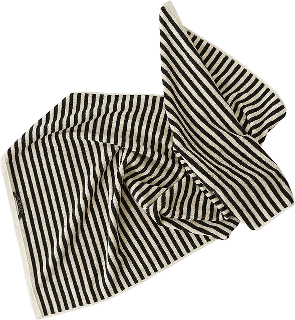 Raita Towel - 50x100 Cm, från OYOY Living, i färgen clay,black.