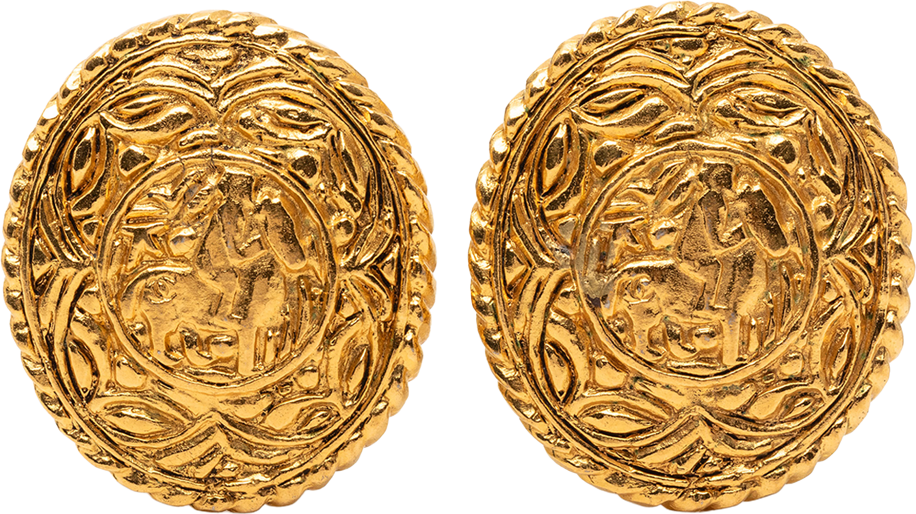 Chanel Gold Plated Horse Medallion Clip On Earrings, från Luxclusif, i färgen gold.