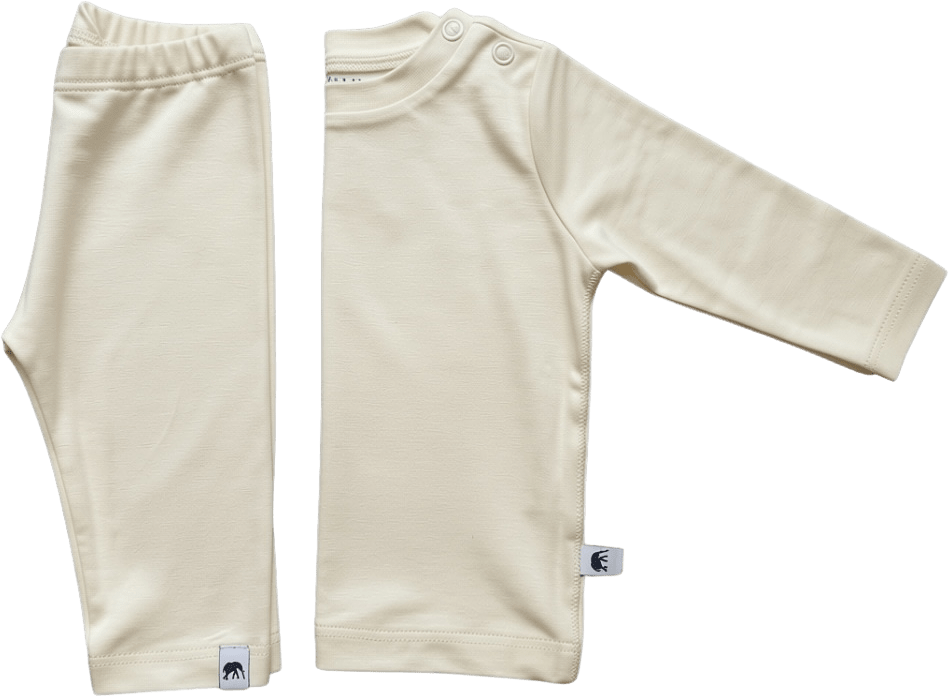 Bamboo Baby Pyjamas Set, från Les Enfants, i färgen cream.