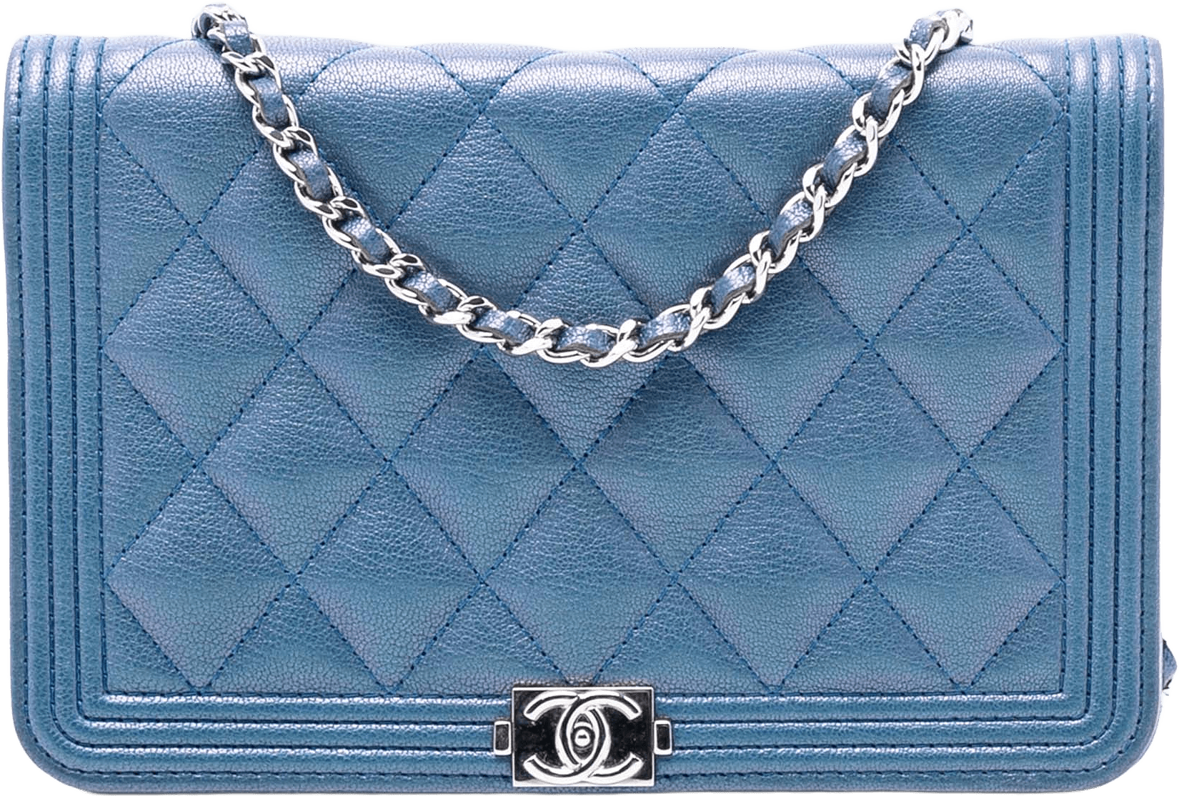 Chanel Quilted Calfskin Boy Wallet On Chain, från Luxclusif, i färgen blue.