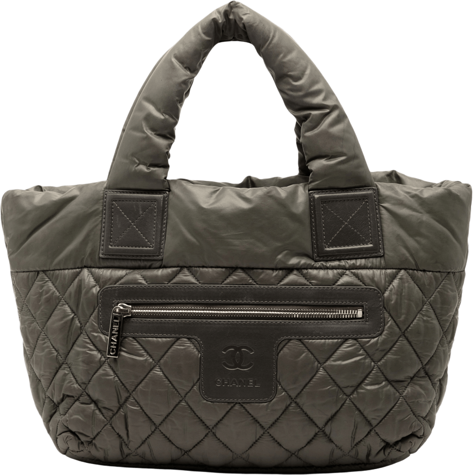 Chanel Small Quilted Nylon Coco Cocoon Tote, från Luxclusif, i färgen olive green.