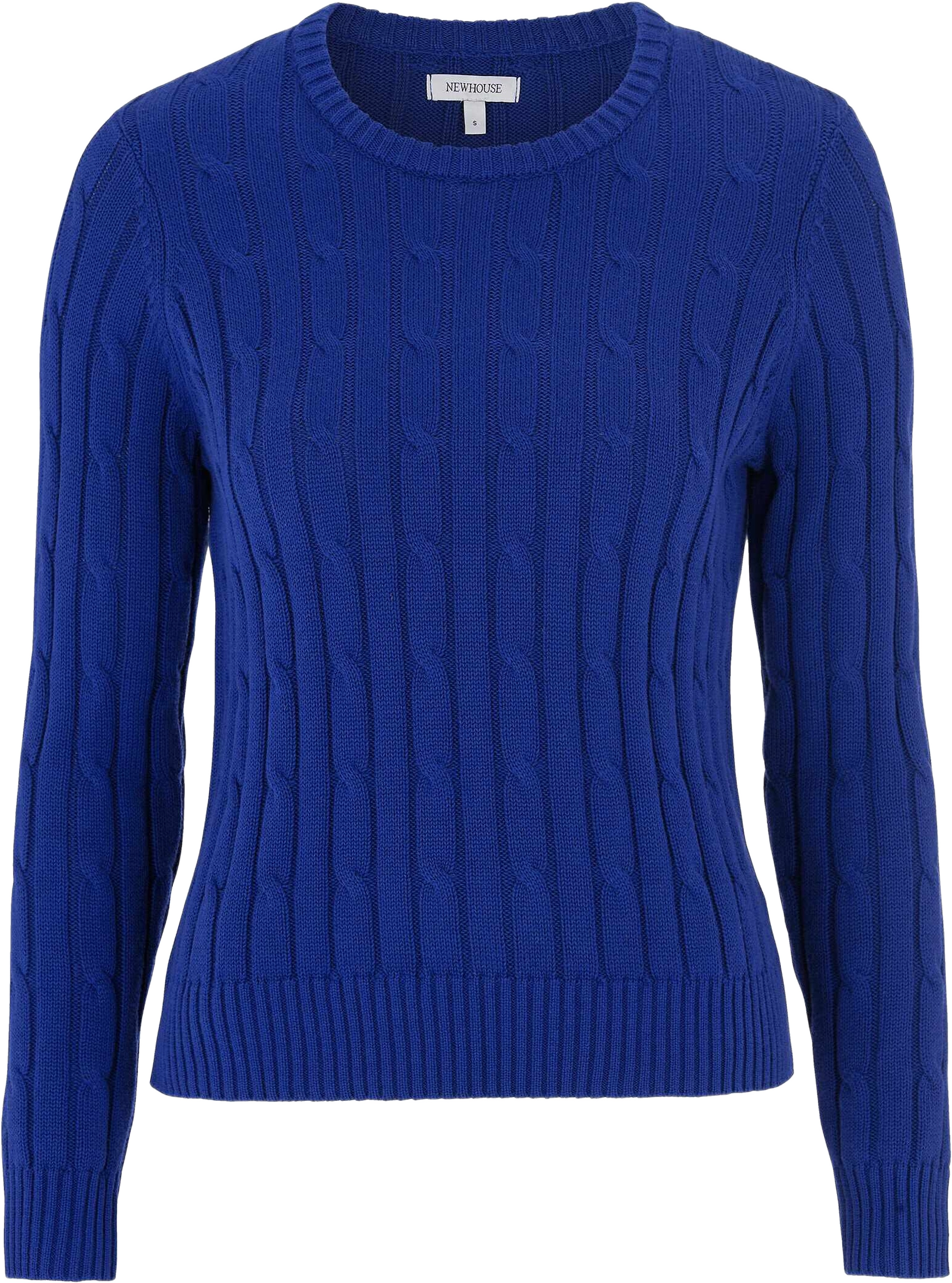 Chloe Cable Sweater, från Newhouse, i färgen kornblå.