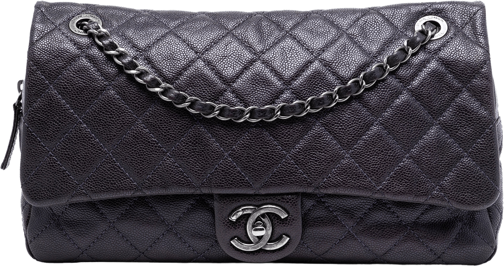 Chanel Jumbo Quilted Iridescent Caviar Easy Flap, från Luxclusif, i färgen plum.