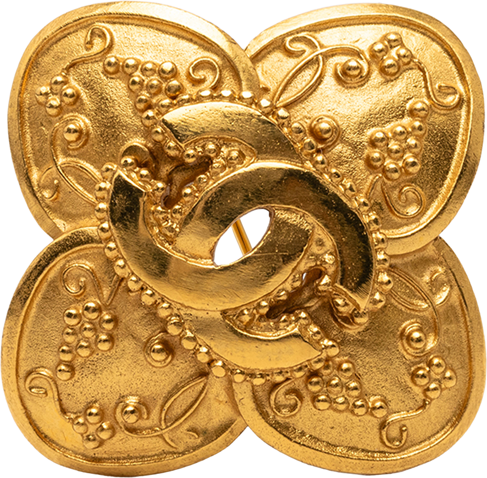 Chanel Cc Gold Plated Grapevine Clover Brooch, från Luxclusif, i färgen gold.