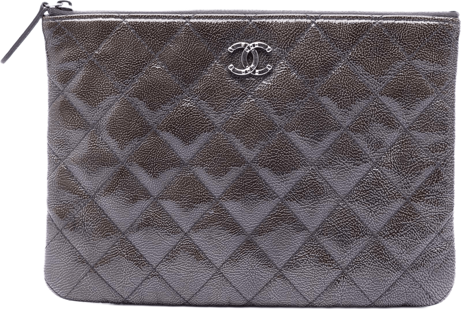 Chanel Small Quilted Crinkled Patent O Case Clutch, från Luxclusif, i färgen dark gray.