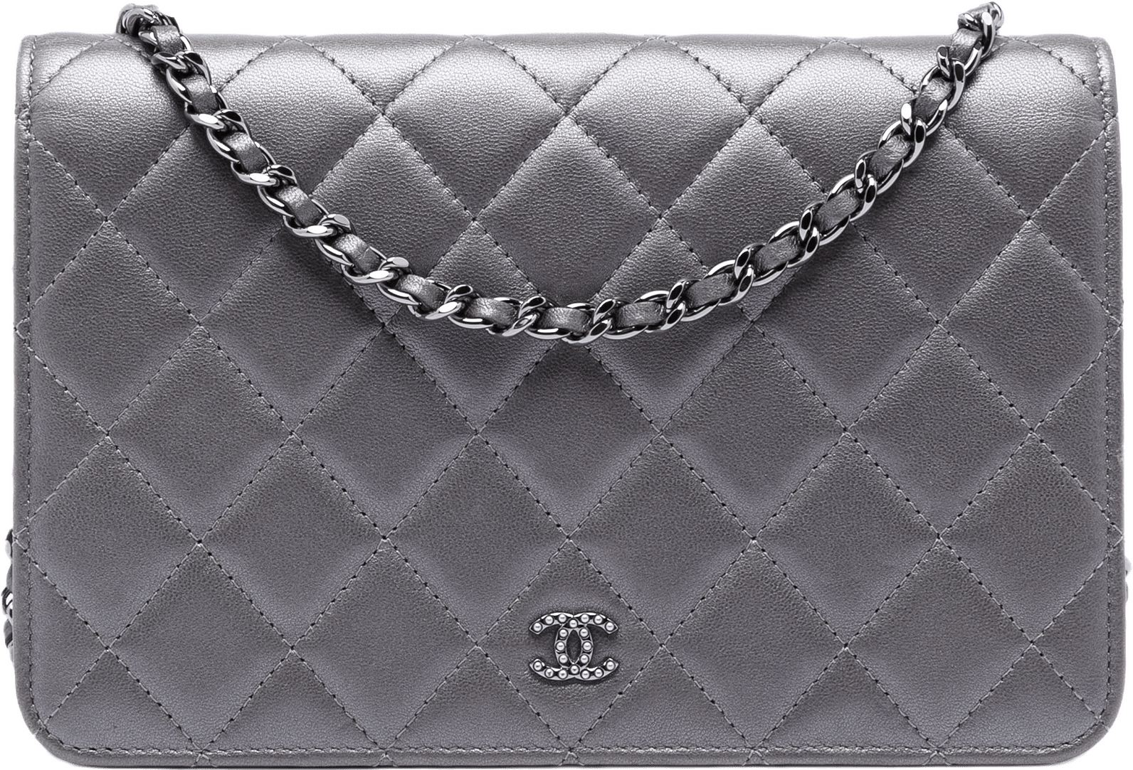 Chanel Cc Quilted Metallic Lambskin Faux Pearl Wallet On Chain, från Luxclusif, i färgen silver.