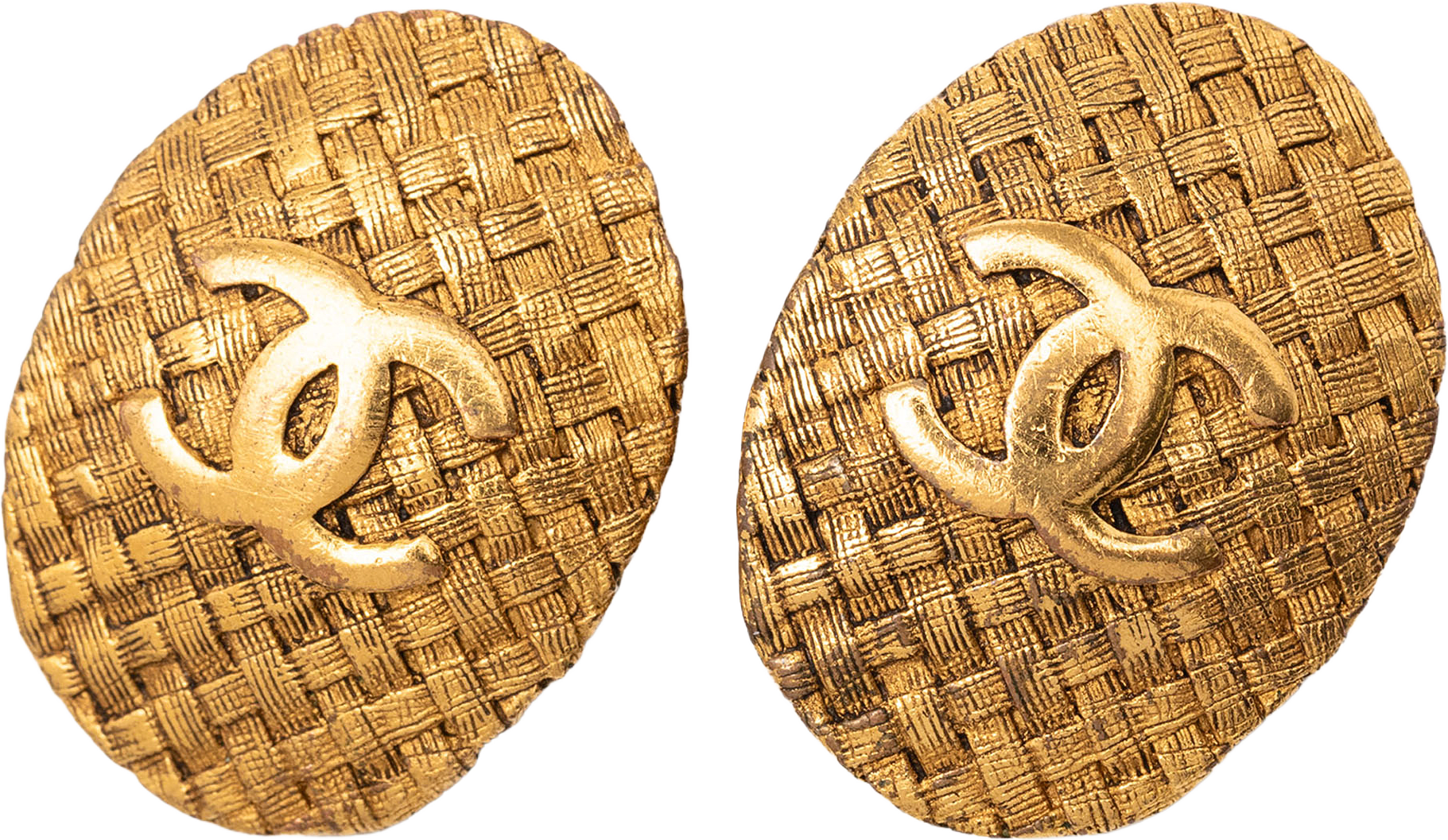 Chanel Cc Gold Plated Woven Oval Clip On Earrings, från Luxclusif, i färgen gold.