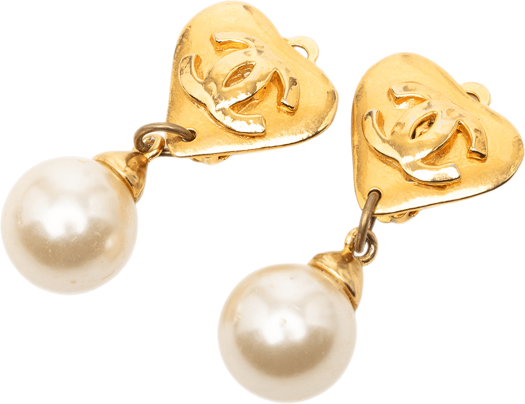 Chanel Cc Gold Plated Faux Pearl Heart Drop Clip On Earrings, från Luxclusif, i färgen gold.