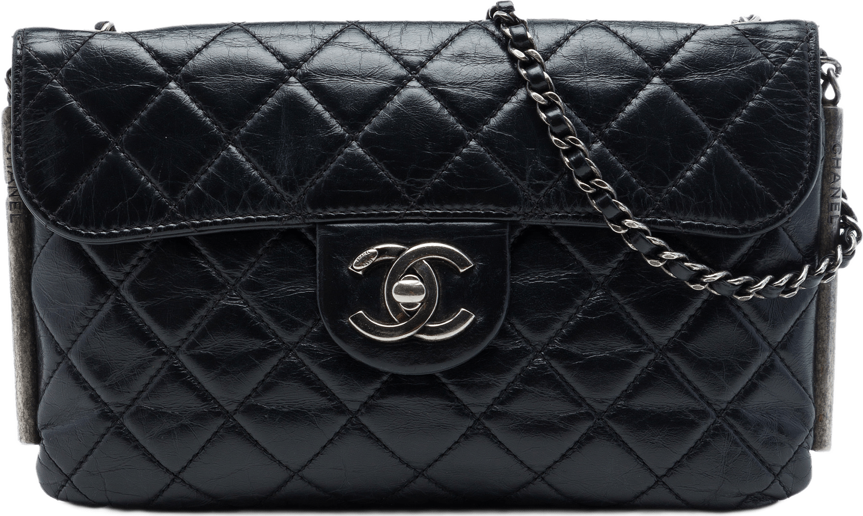 Chanel Cc Quilted Aged Calfskin Embossed Lax Flap, från Luxclusif, i färgen svart.