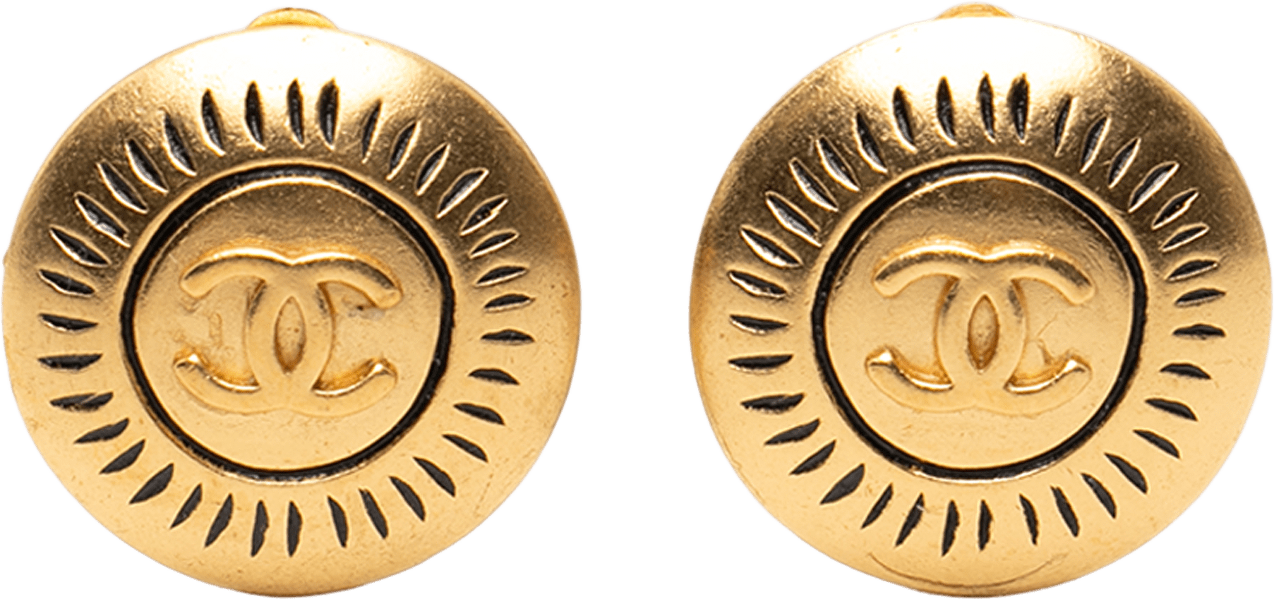 Chanel Cc Gold Plated Round Clip On Earrings, från Luxclusif, i färgen gold.