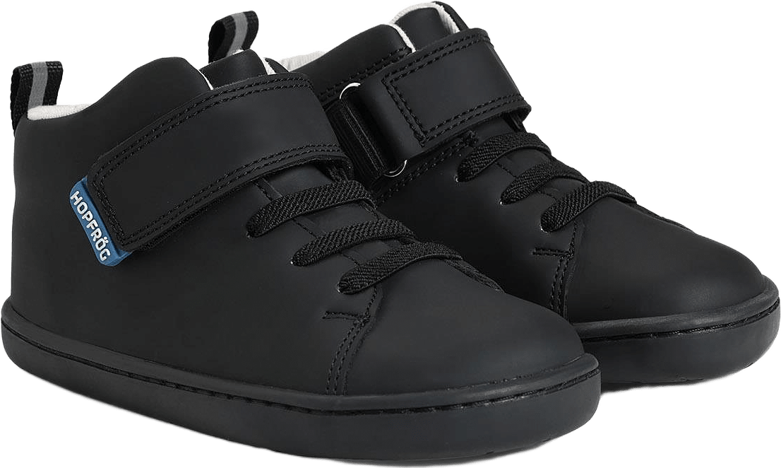 Hopfrög Smart Walker Hightop Barefoot, från Minimoca, i färgen matt black.