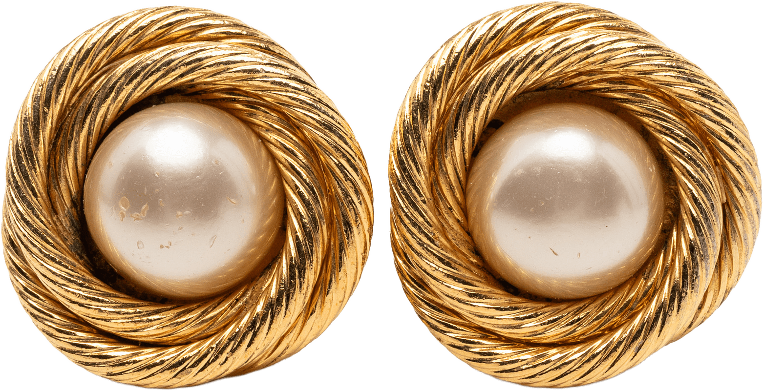 Chanel Gold Plated Faux Pearl Rope Twist Clip On Earrings, från Luxclusif, i färgen gold.