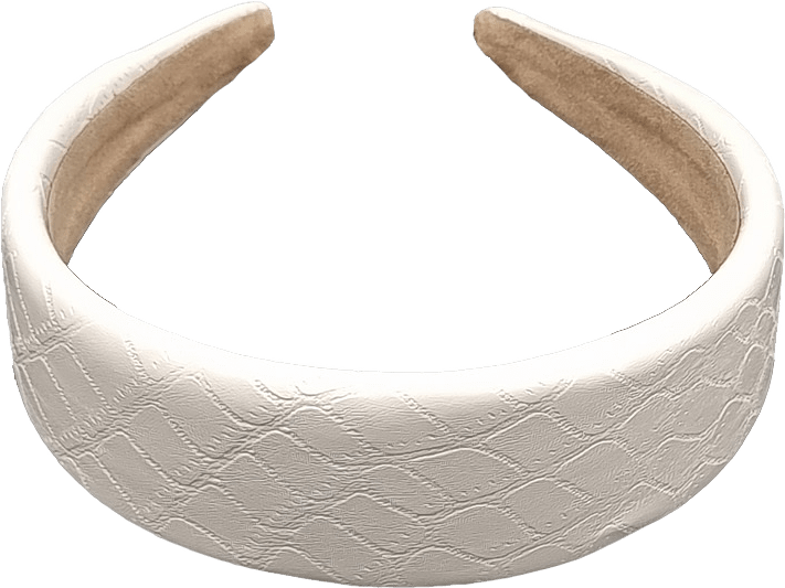 Brett Croco Diadem, från Complement, i färgen beige.