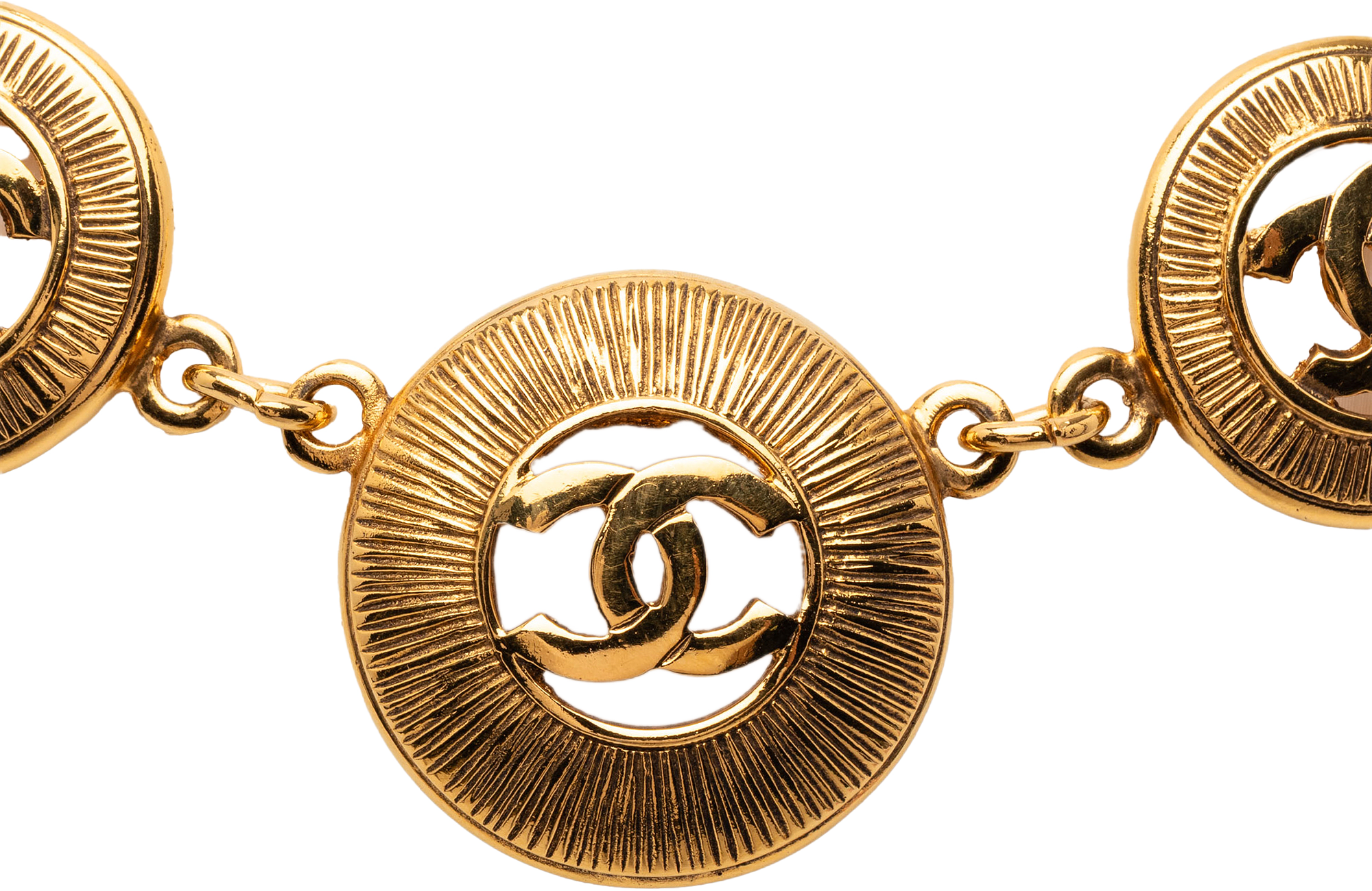 Chanel Cc Gold Plated Medallion Necklace, från Luxclusif, i färgen gold.