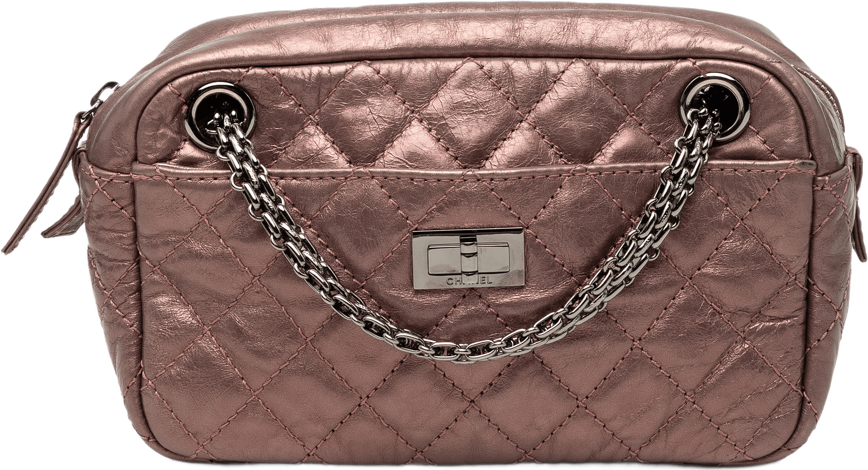 Chanel Small Metallic Quilted Aged Calfskin Reissue Camera Bag, från Luxclusif, i färgen rose gold.