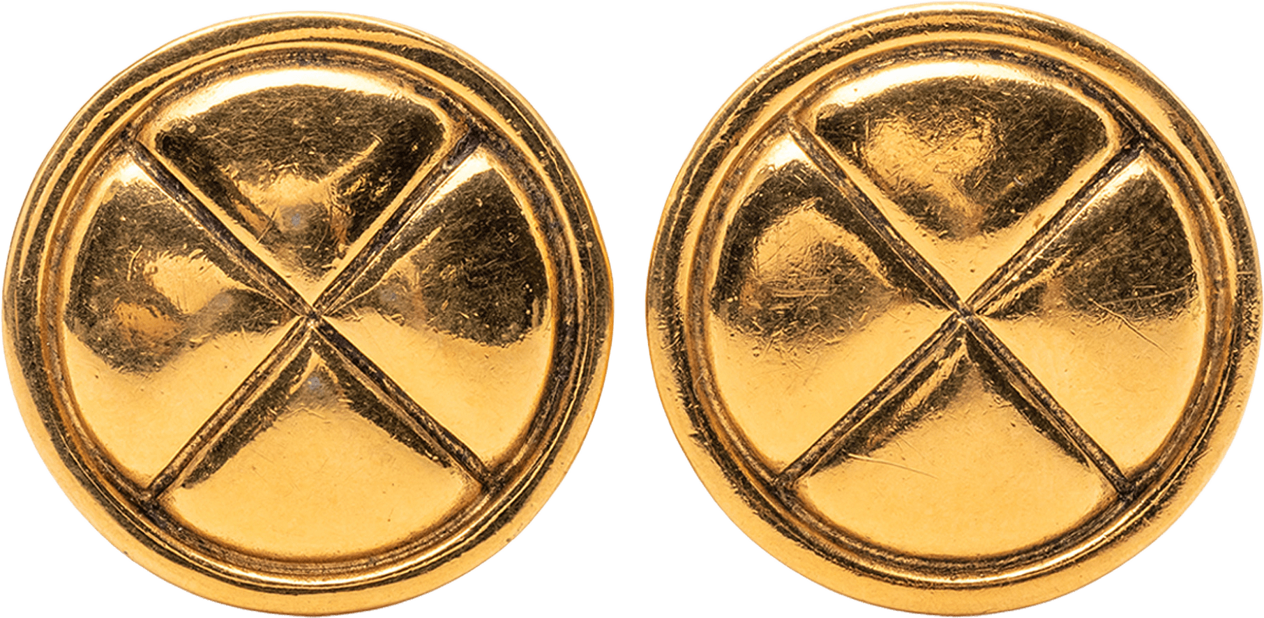Chanel Gold Plated Quilted Round Clip On Earrings, från Luxclusif, i färgen gold.