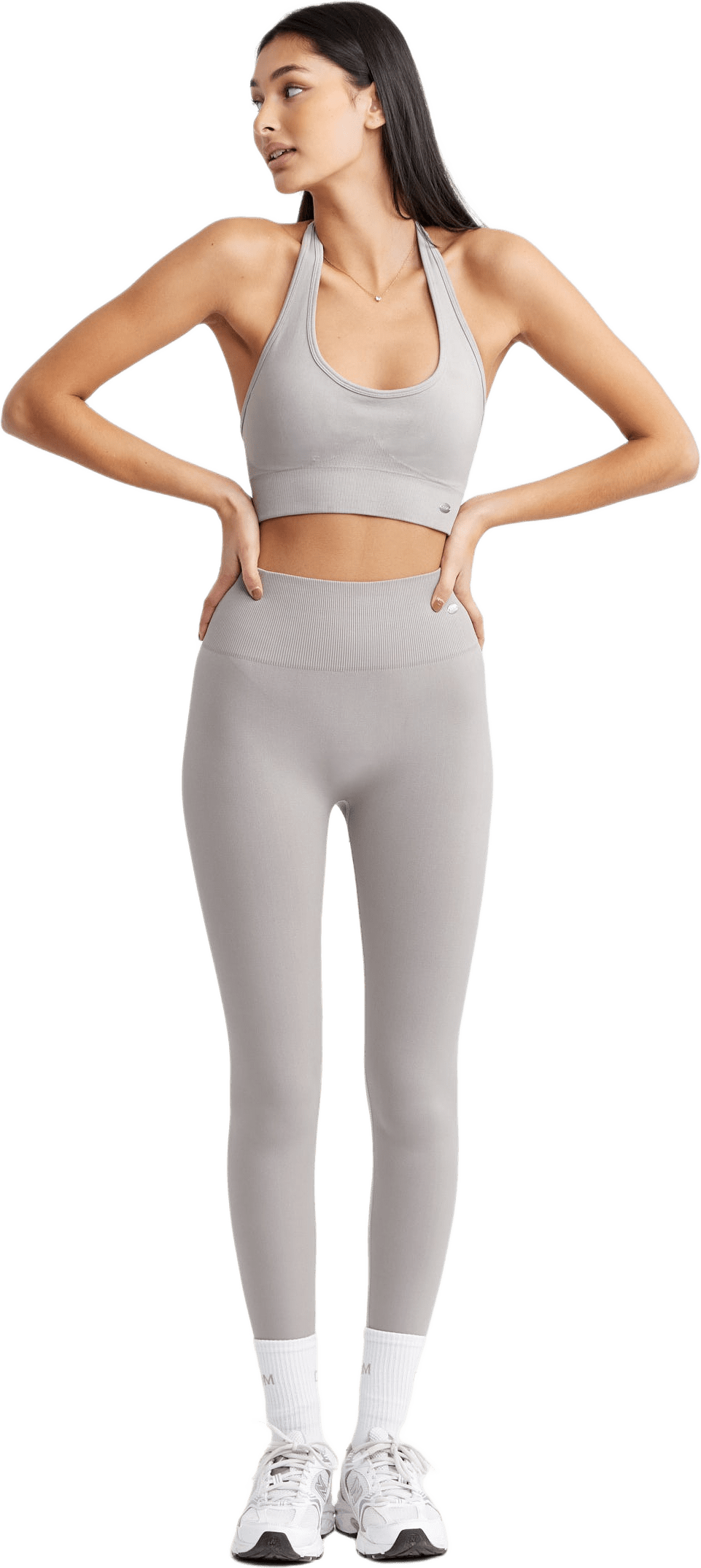 Seamless Scrunch Tights, från Drop of Mindfulness, i färgen greige.