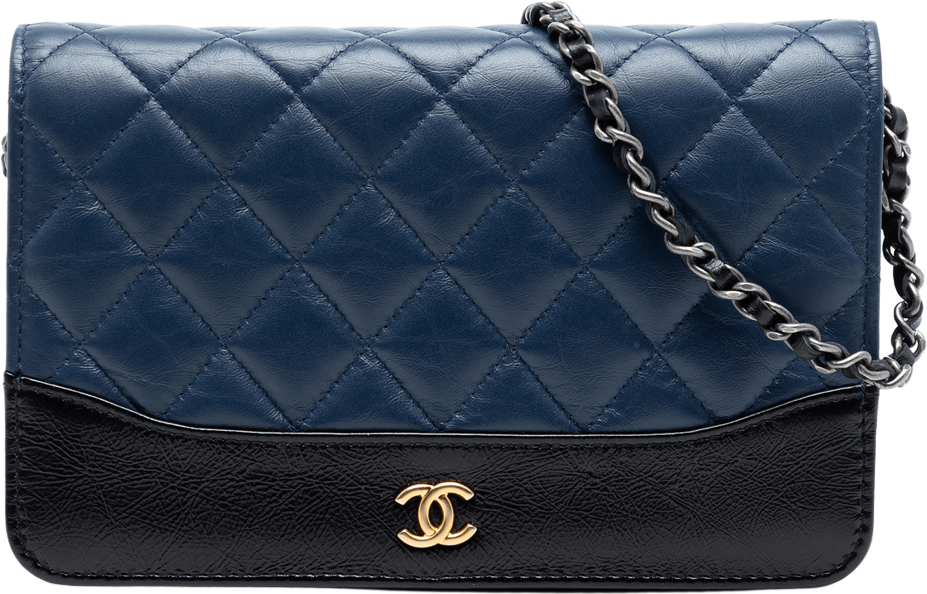 Chanel Quilted Aged Calfskin Gabrielle Wallet On Chain, från Luxclusif, i färgen navy.