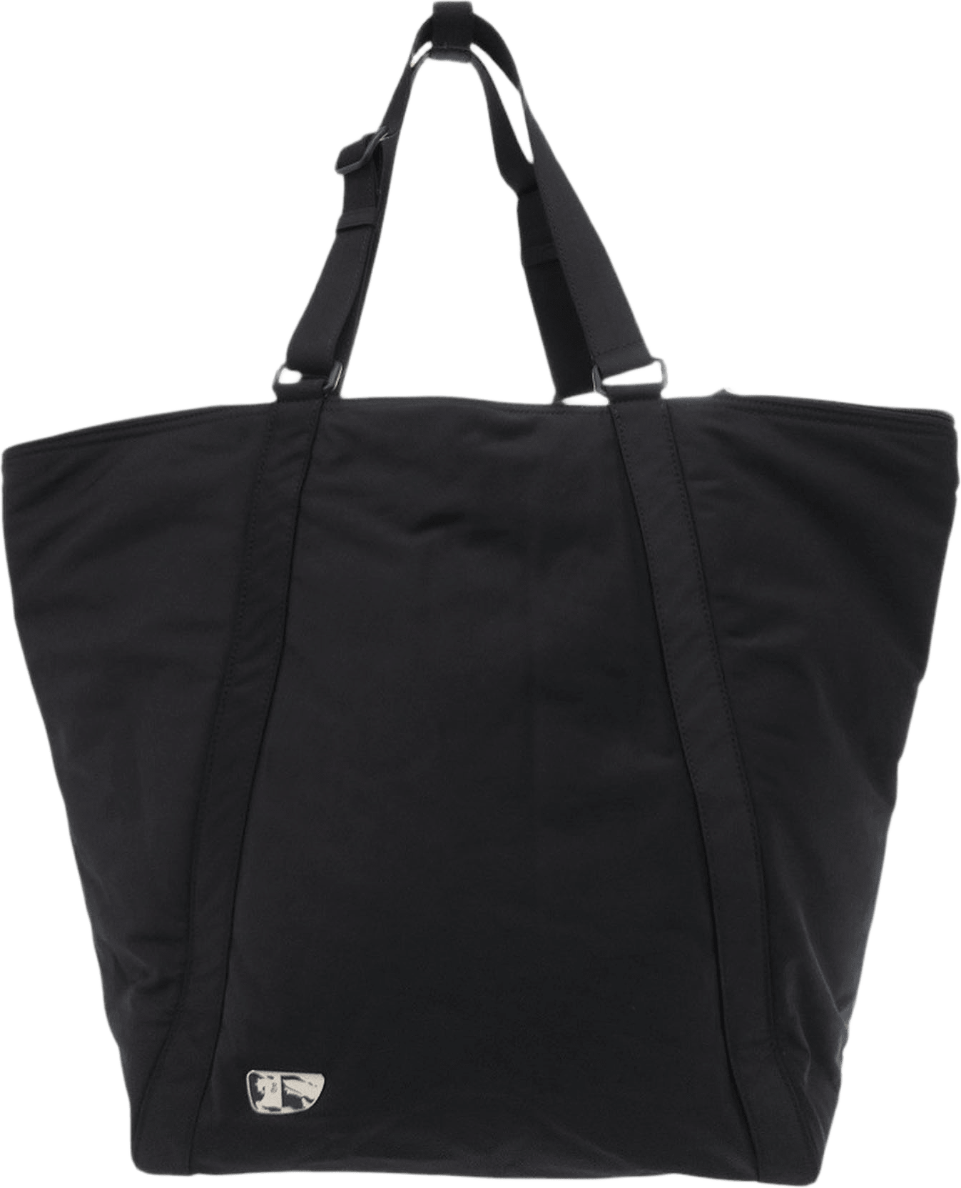 Burberry Nylon Shield Field Tote, från Luxclusif, i färgen black.