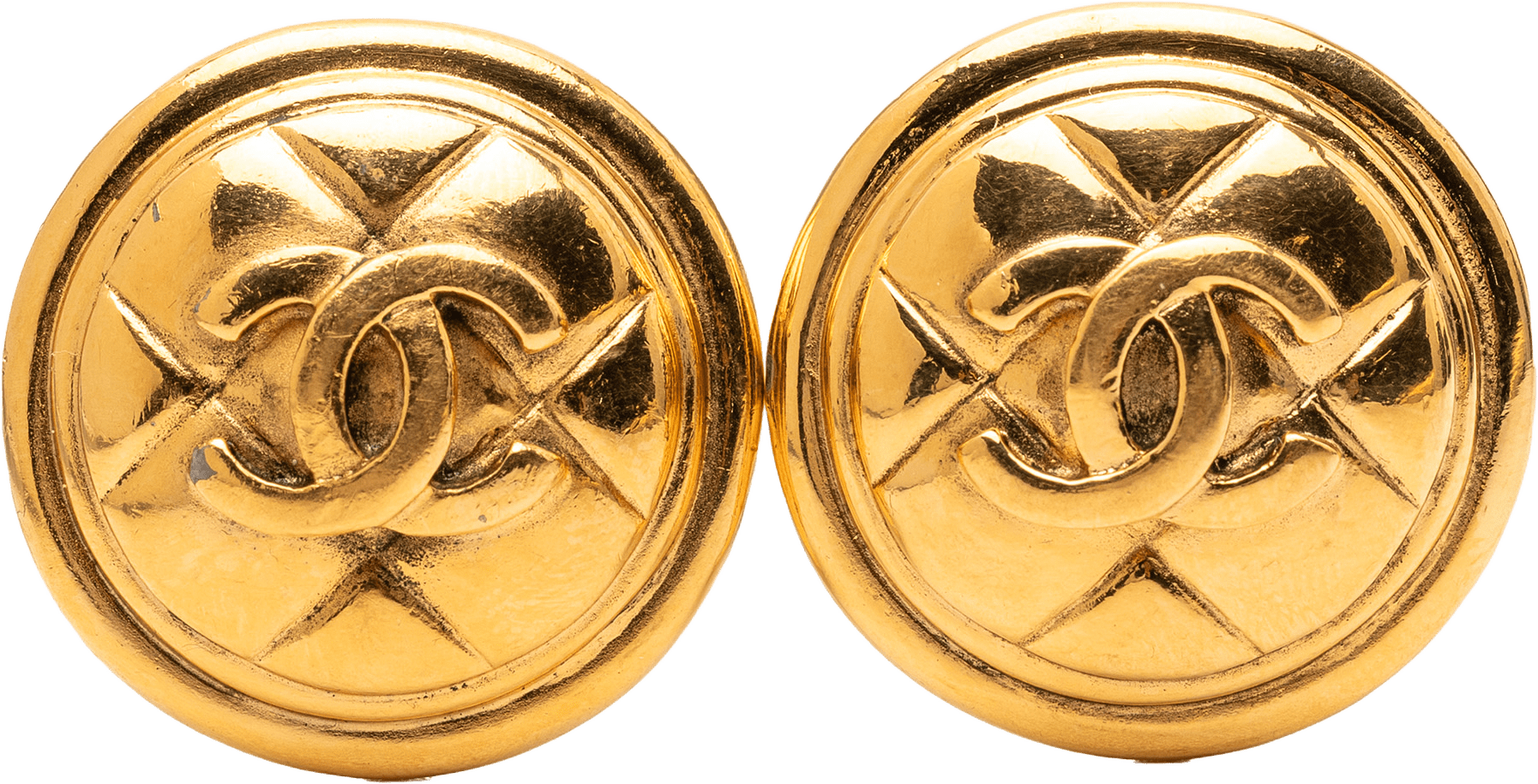 Chanel Gold Plated Cc Quilted Round Clip On Earrings, från Luxclusif, i färgen gold.