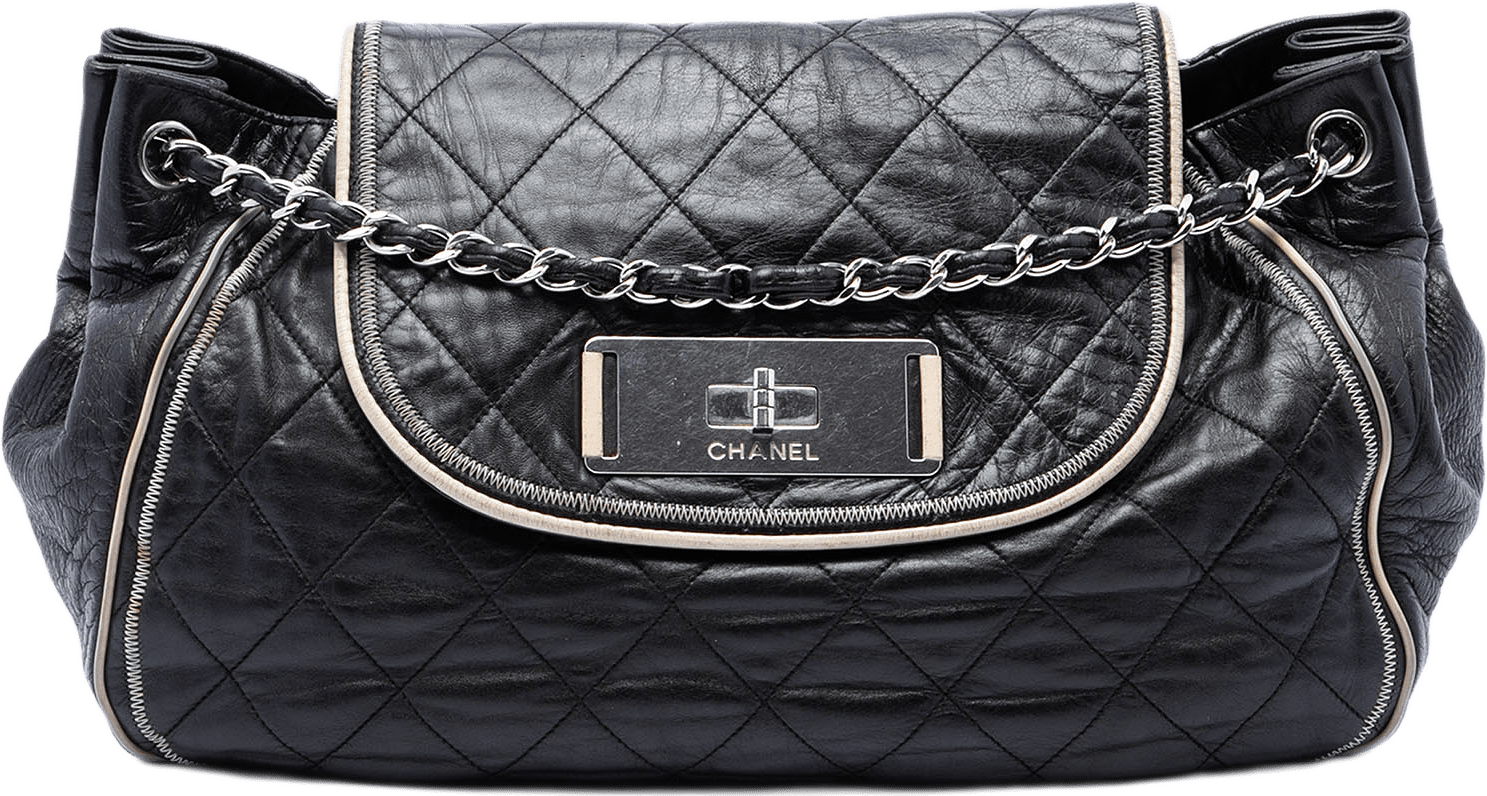 Chanel Quilted Lambskin East West Mademoiselle Accordion Flap, från Luxclusif, i färgen svart.