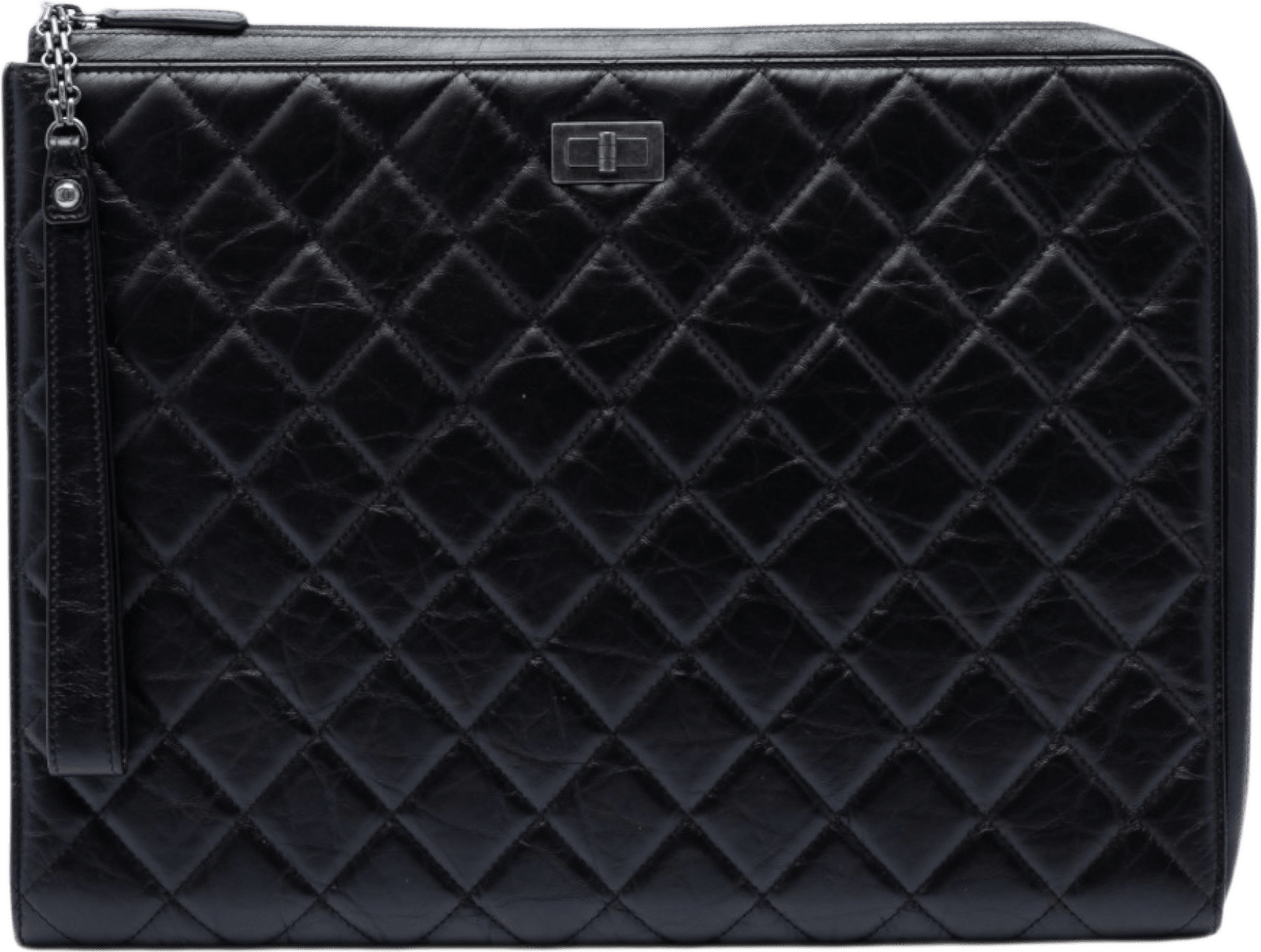 Chanel Large Aged Calfskin Reissue 2.55 Pouch With Handle, från Luxclusif, i färgen svart.