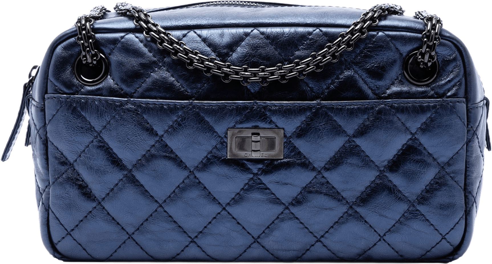 Chanel Medium Metallic Quilted Aged Calfskin Reissue Camera Bag, från Luxclusif, i färgen dark blue.