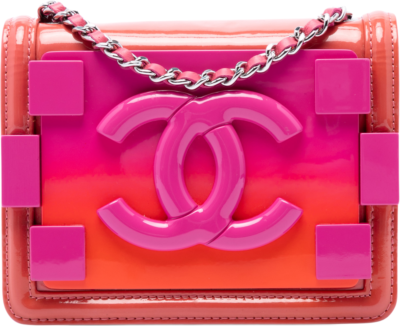 Chanel Mini Ombre Acrylic And Patent Boy Brick Flap, från Luxclusif, i färgen rosa.