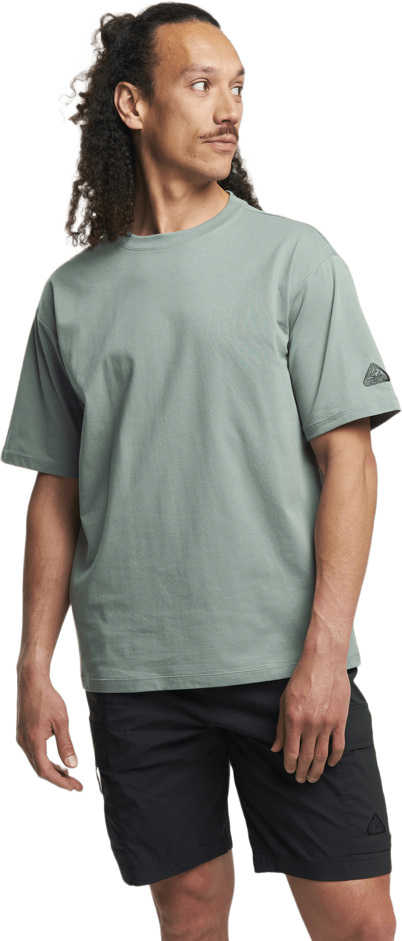 Camper Tee Men, från Tenson, i färgen grågrön.