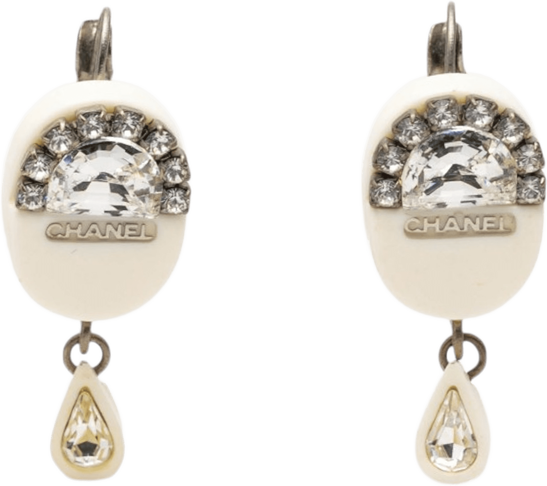 Chanel Resin Strass Rain Drop Clip On Earrings, från Luxclusif, i färgen vit.