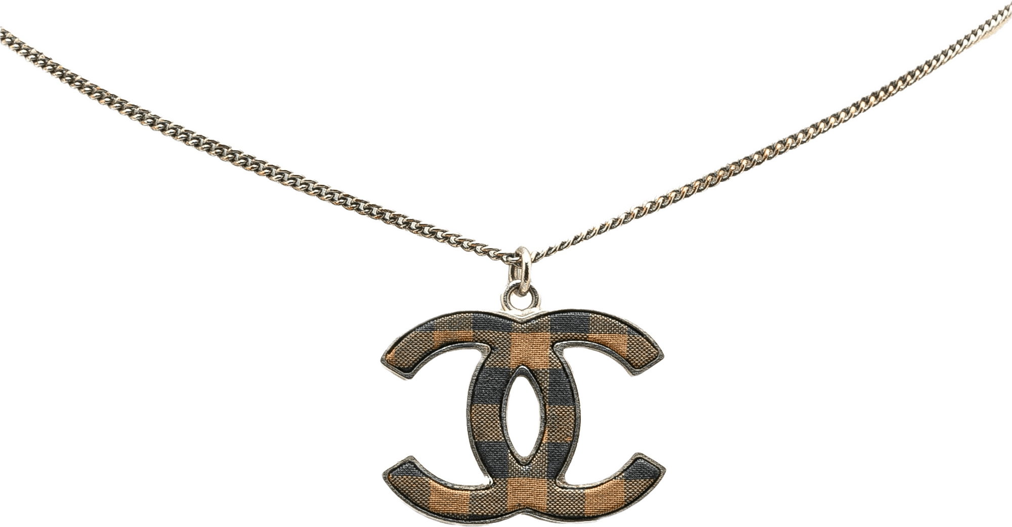 Chanel Silver Checkered Cc Pendant Necklace, från Luxclusif, i färgen silver.