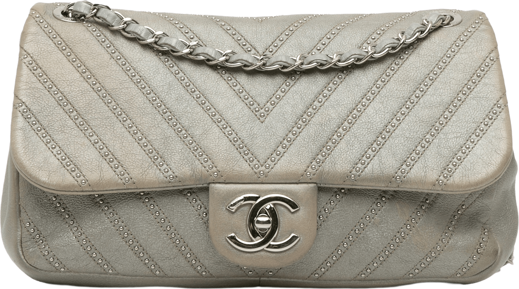 Chanel Small Chevron Calfskin Stud Wars Flap, från Luxclusif, i färgen silver.