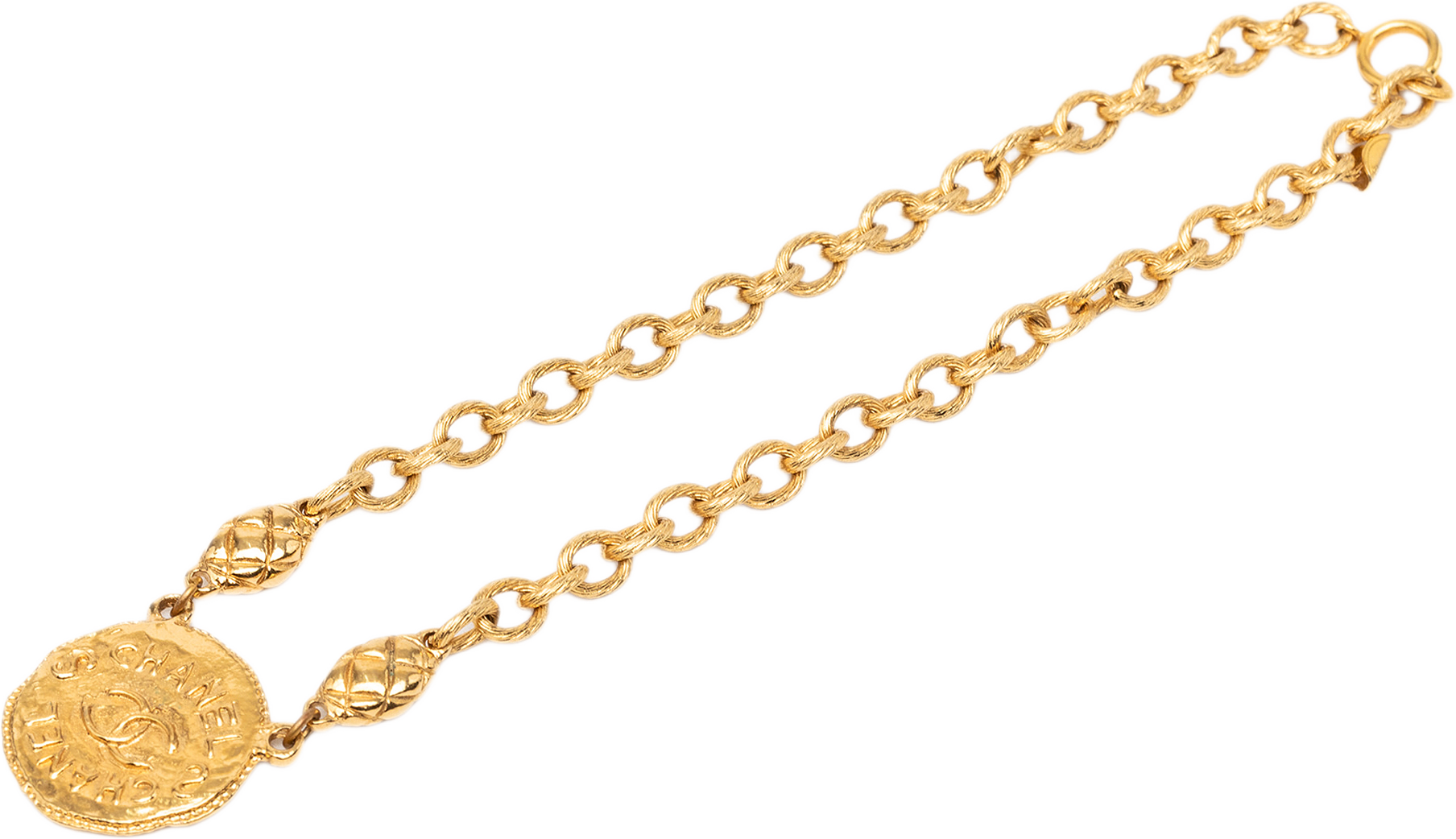 Chanel Cc Gold Plated Round Pendant Necklace, från Luxclusif, i färgen gold.