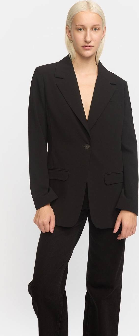 Srvilja Blazer - Black, från Soft Rebels, i färgen black.