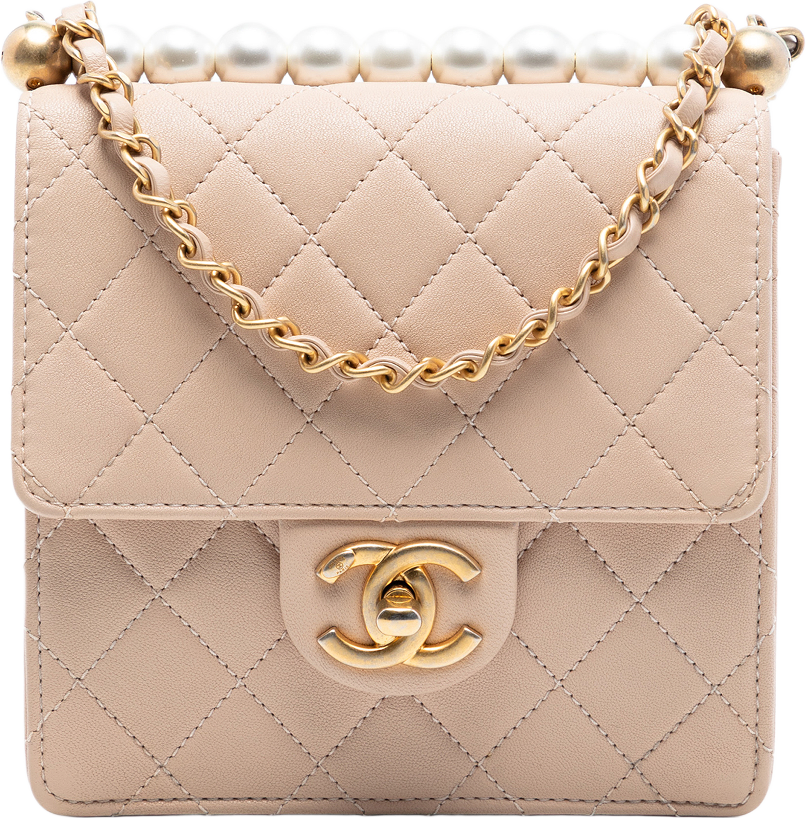 Chanel Small Quilted Lambskin Chic Pearls Flap, från Luxclusif, i färgen beige.