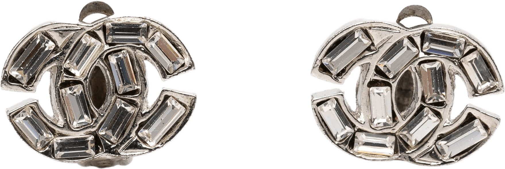 Chanel Cc Brass And Strass Clip On Earrings, från Luxclusif, i färgen silver.