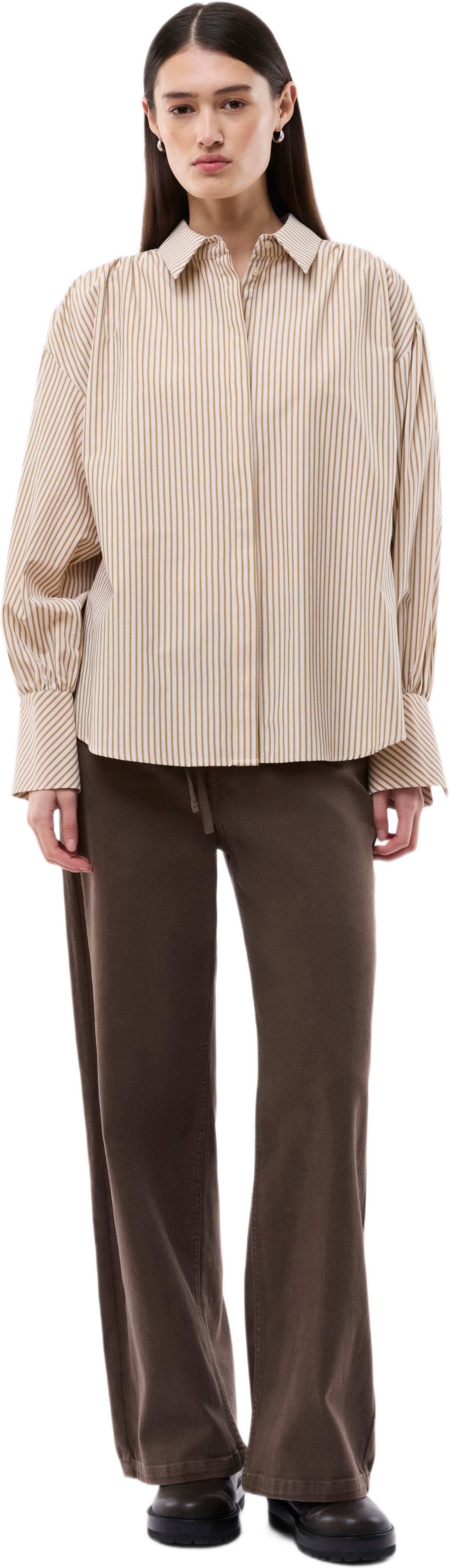 Baldvinmd Shirt, från Modström, i färgen peony stripe.