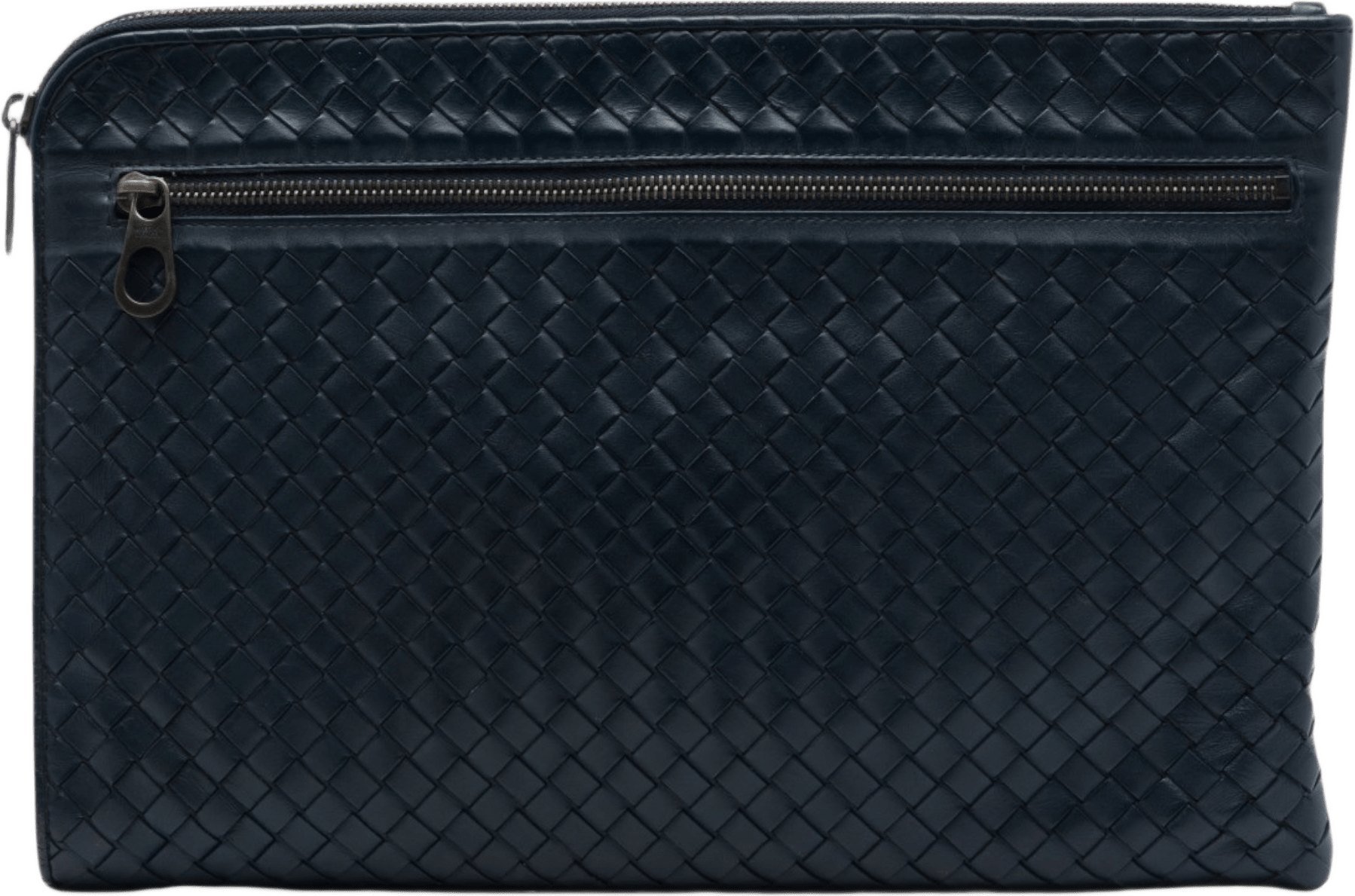 Bottega Veneta Nappa Intrecciato Clutch, från Luxclusif, i färgen blå.